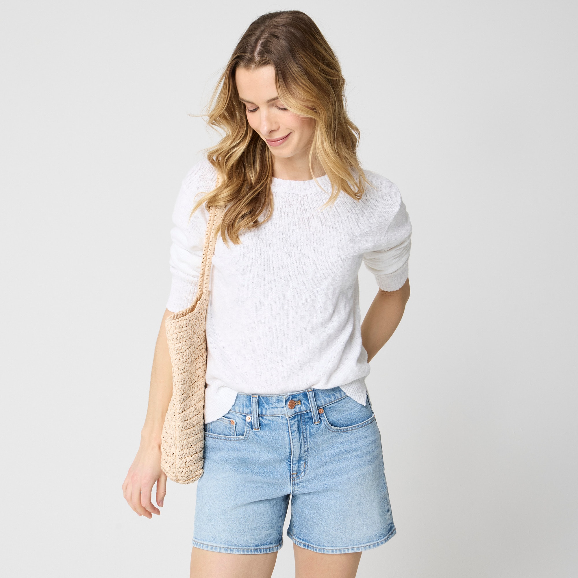 Mid-rise modern denim short