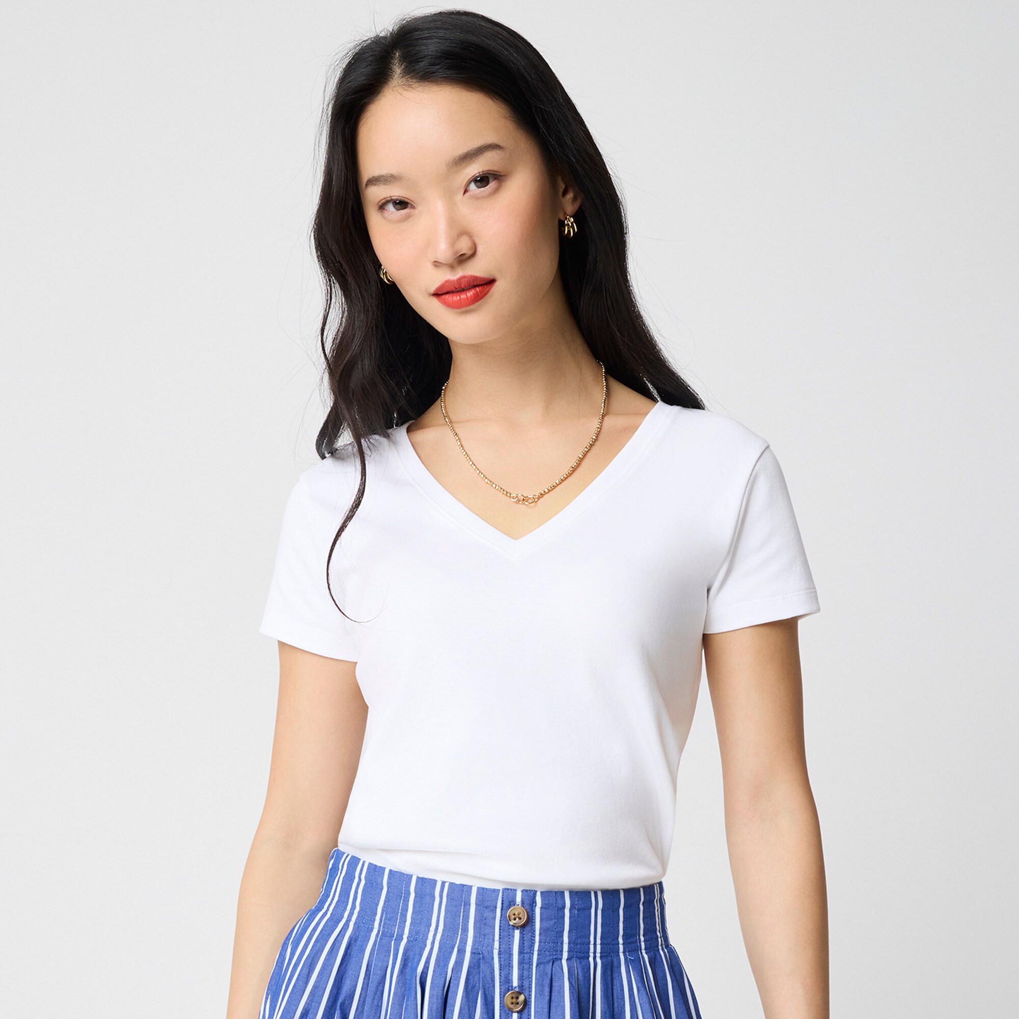 womens Essential v-neck tee