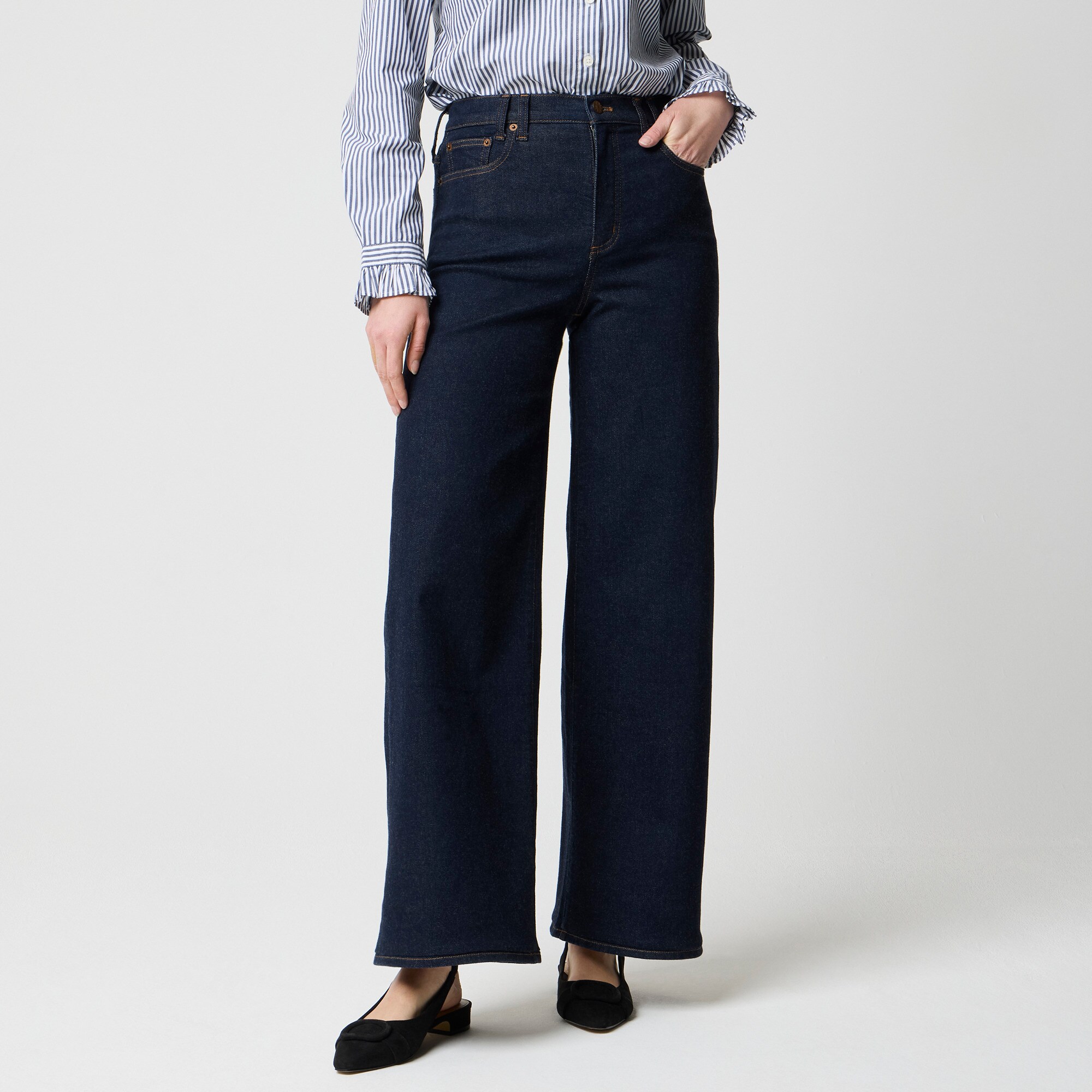 Modern wide-leg jean in signature stretch