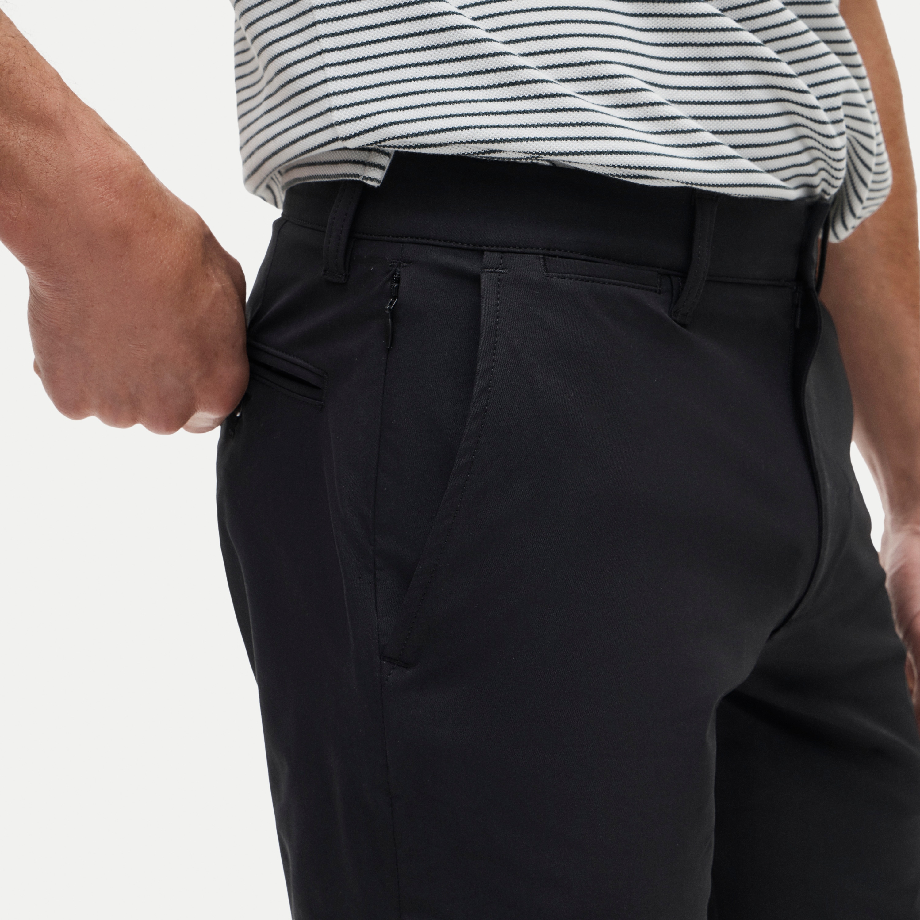 9" tech short