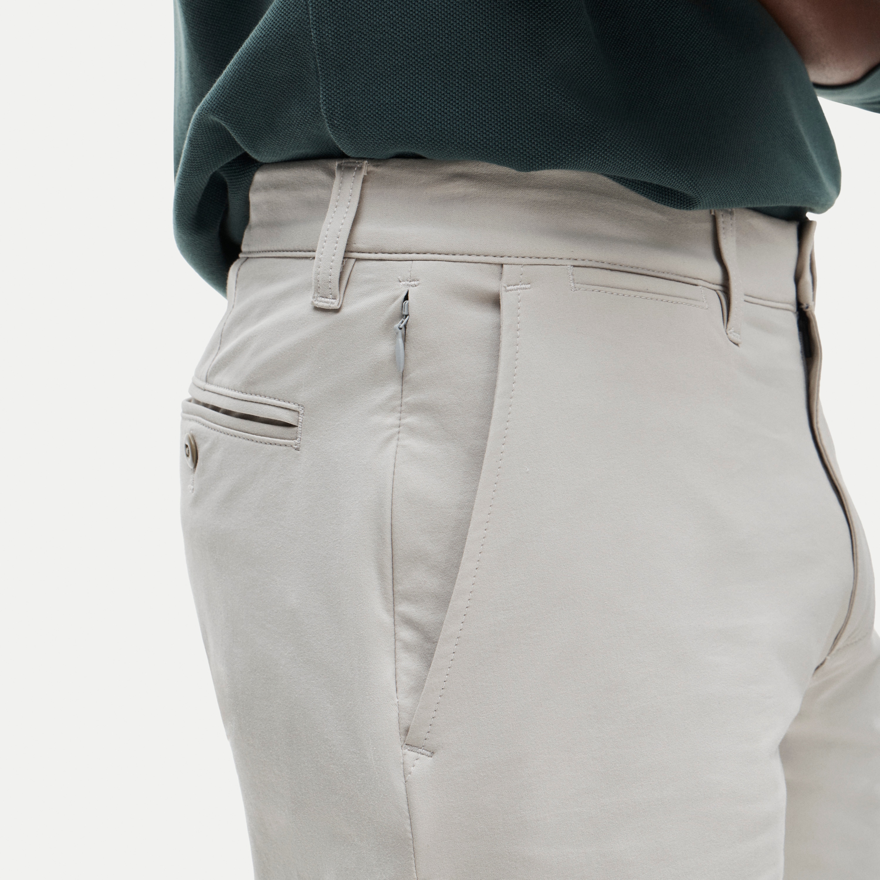 9" tech short