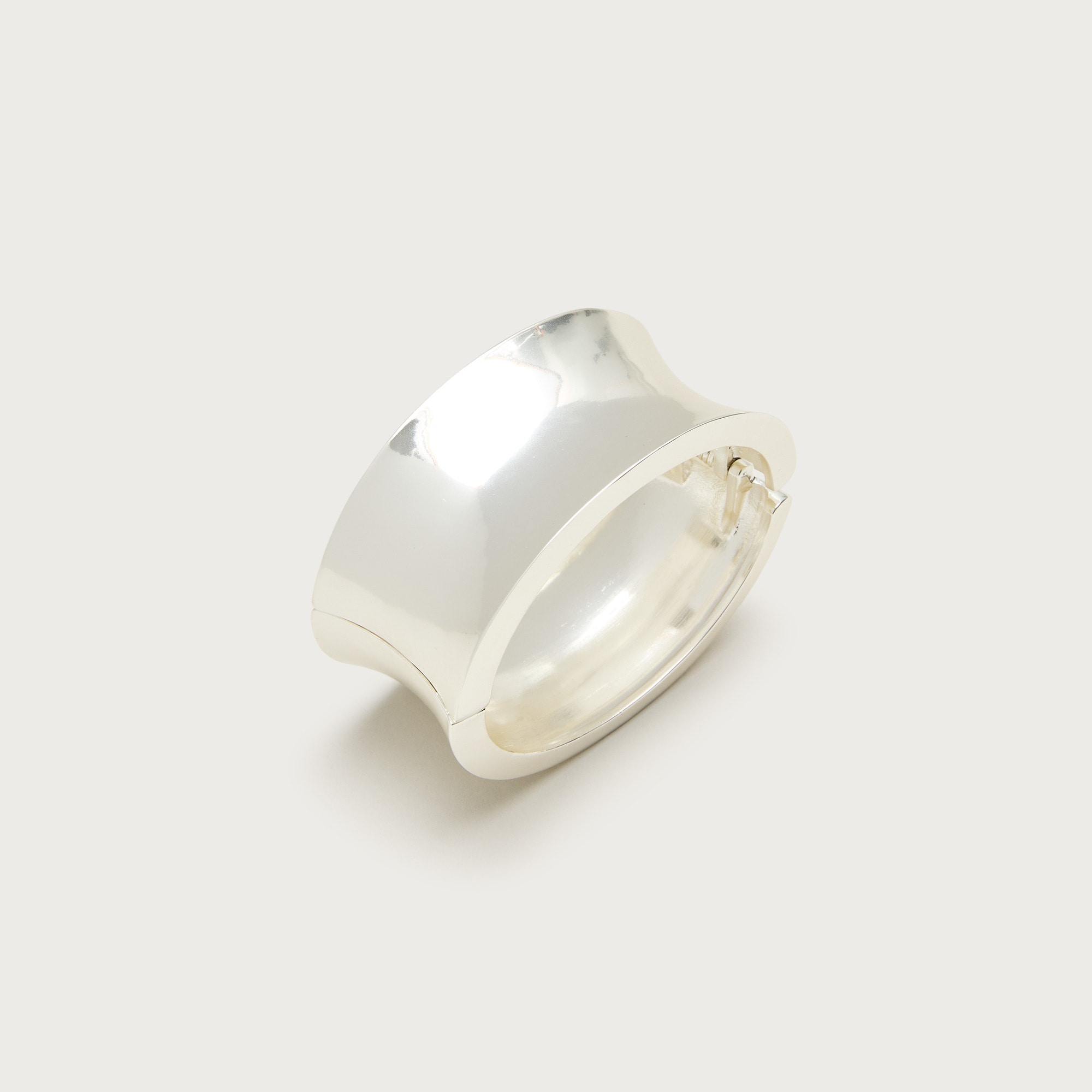 Oversized metallic hinge bracelet