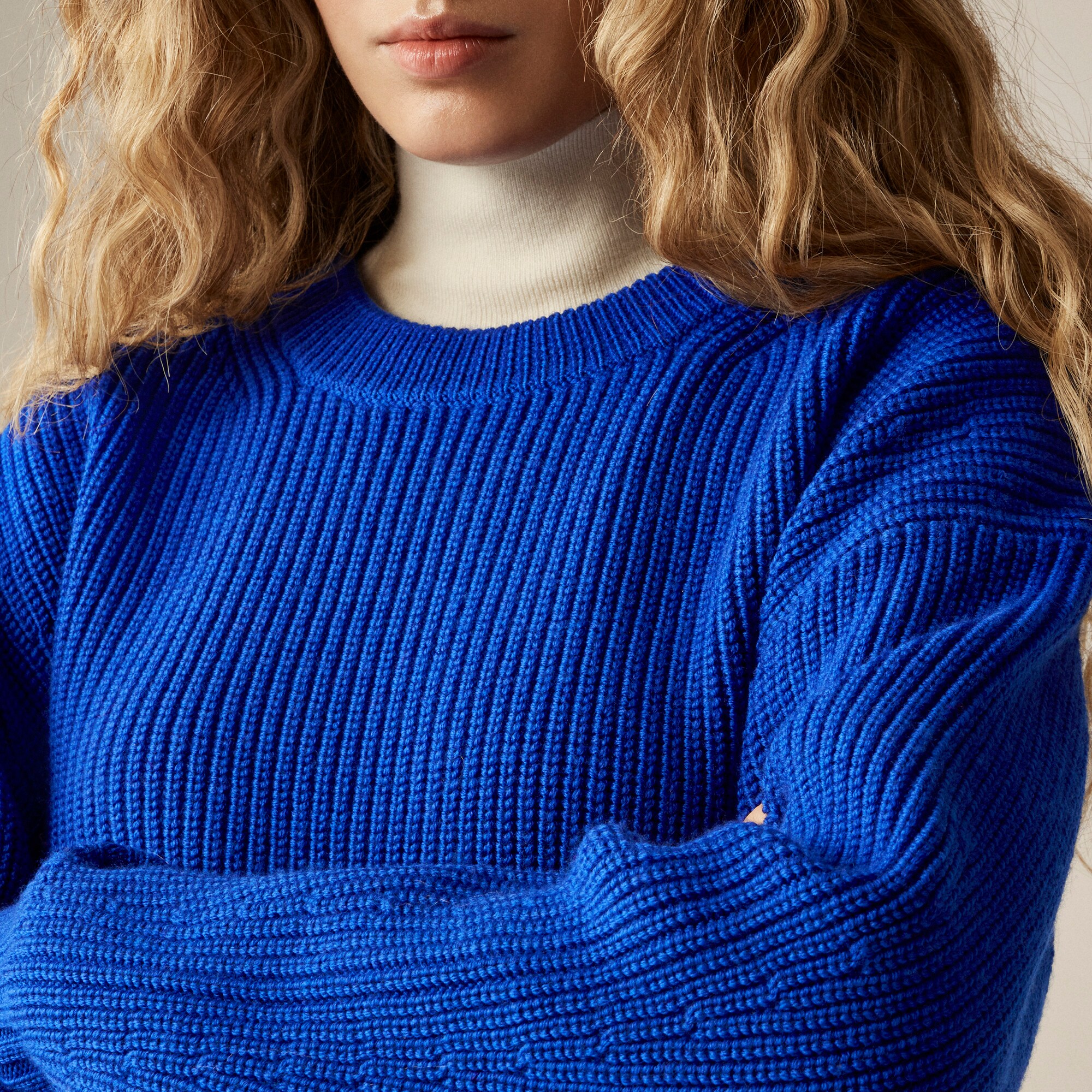 Fitted-waist crewneck sweater in ribbed merino wool