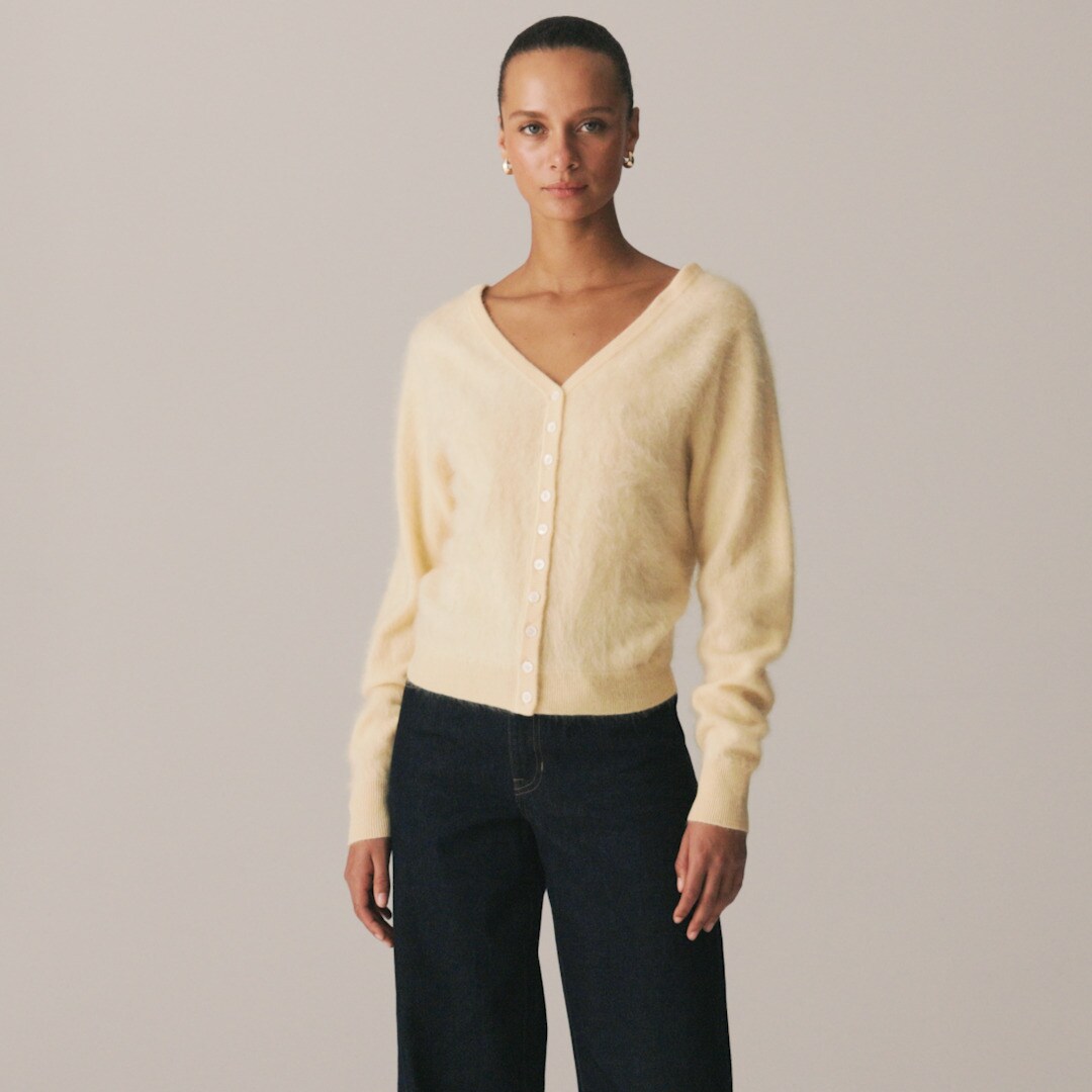 トップス Brushed Cashmere Cardigan Brushed Cashmere Relaxed Crew Cardigan | Aritzia US