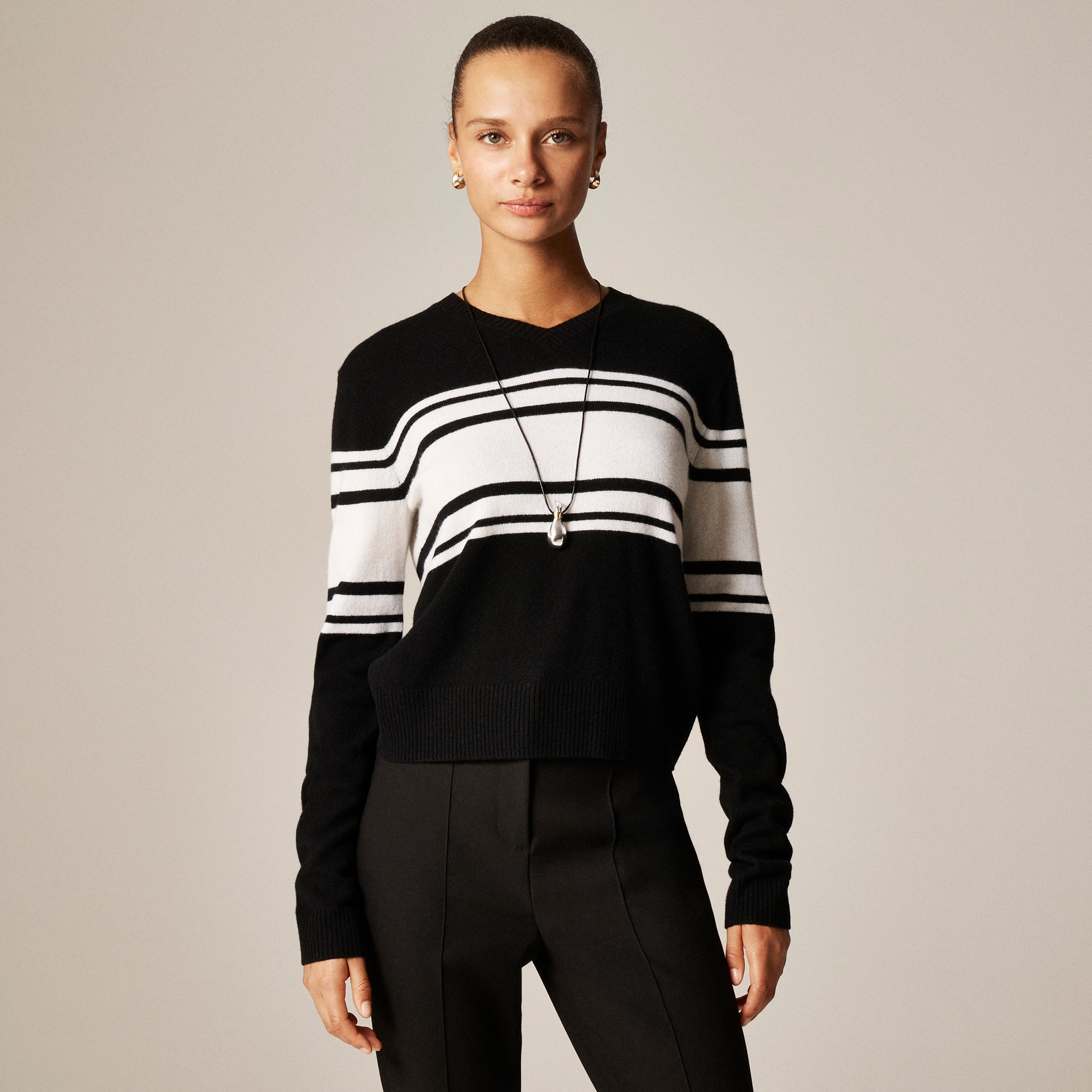  Cashmere high V-neck sweater in stripe