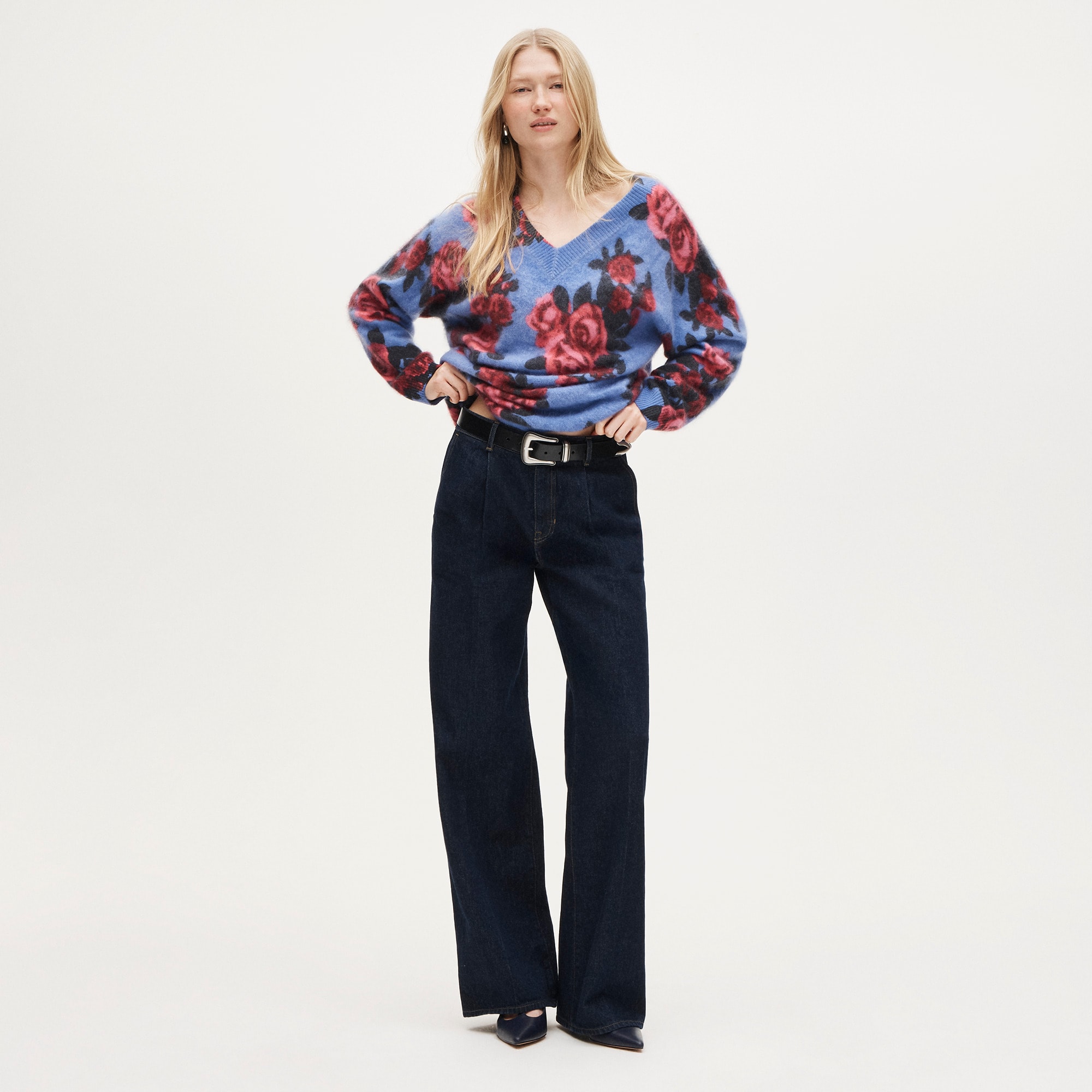 Brushed cashmere relaxed V-neck sweater in floral print