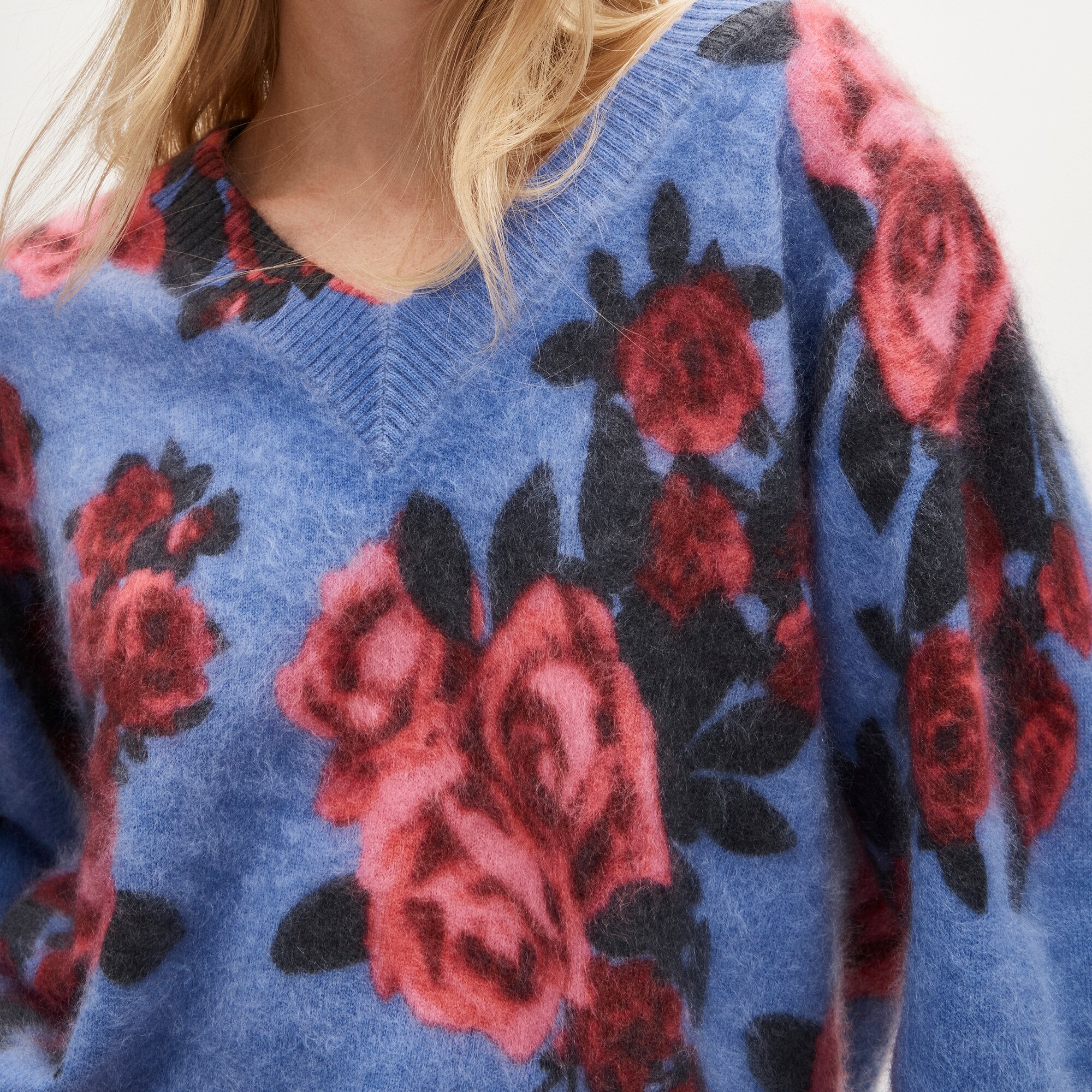 Brushed cashmere relaxed V-neck sweater in floral print