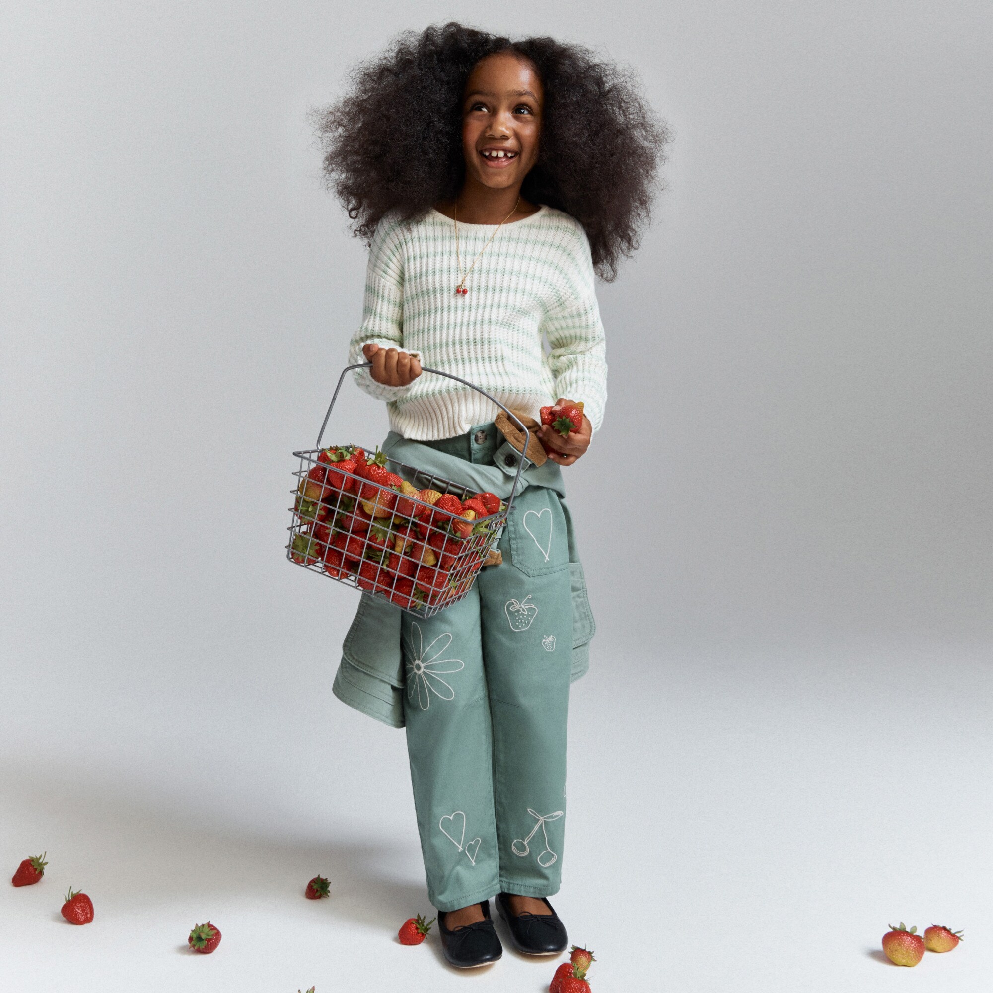 Girls' embroidered barrel-leg pant in twill