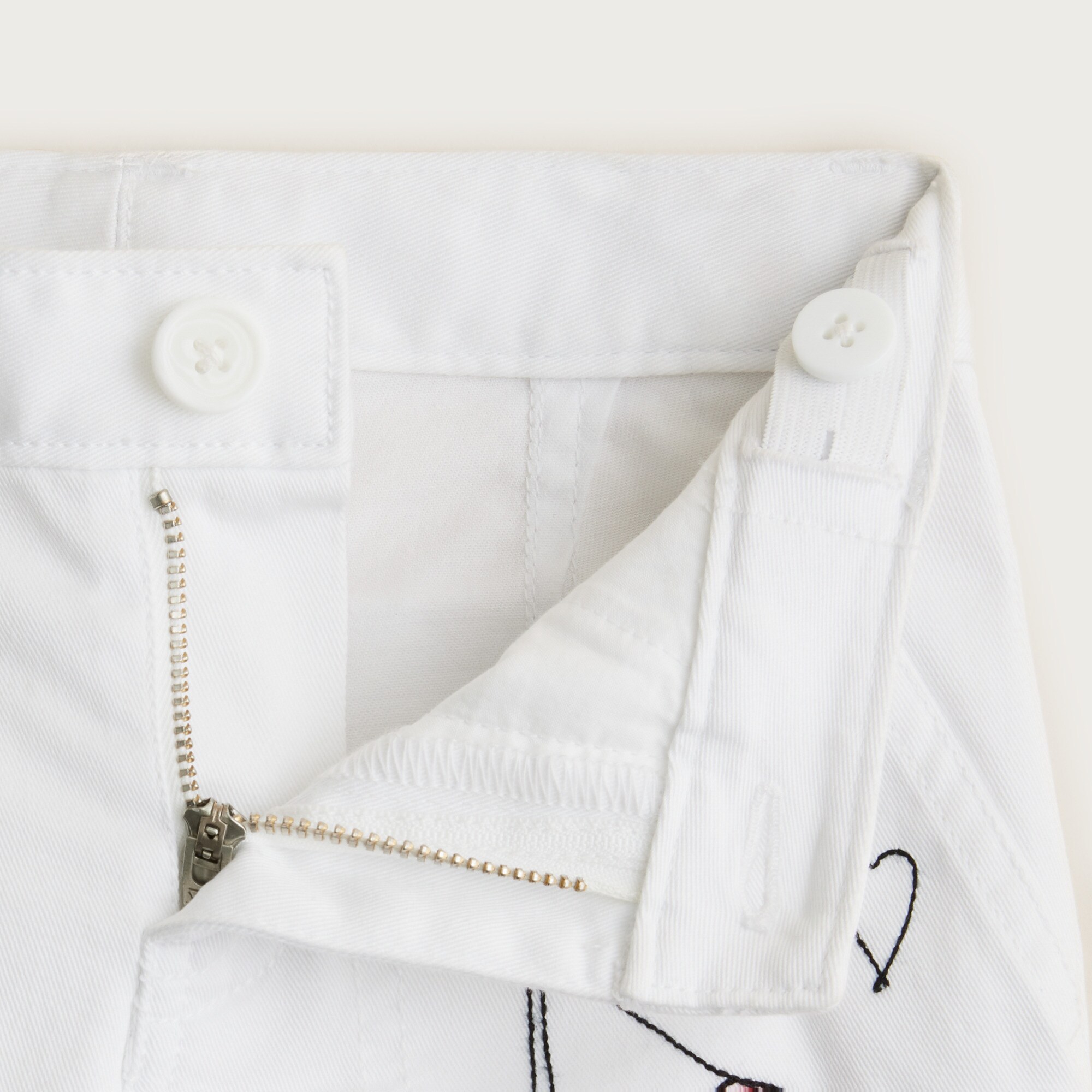 Girls' embroidered chino short