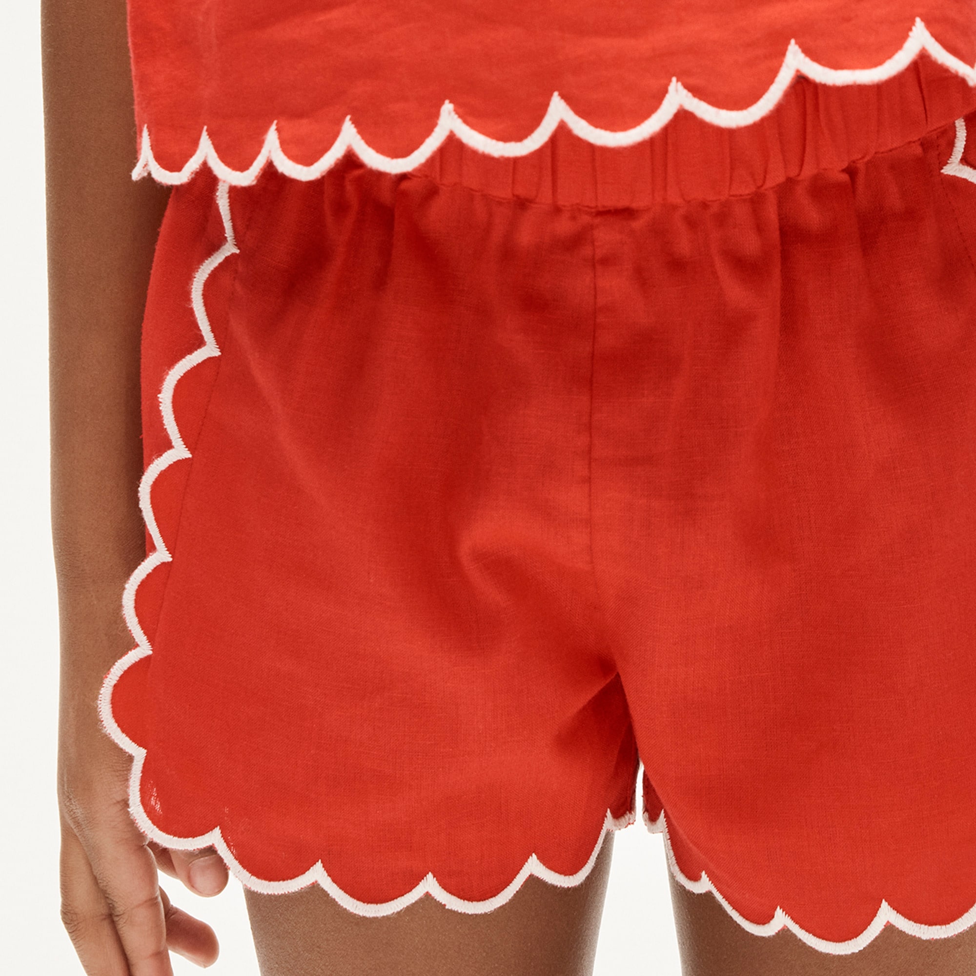 Girls' scallop-trim short in linen blend