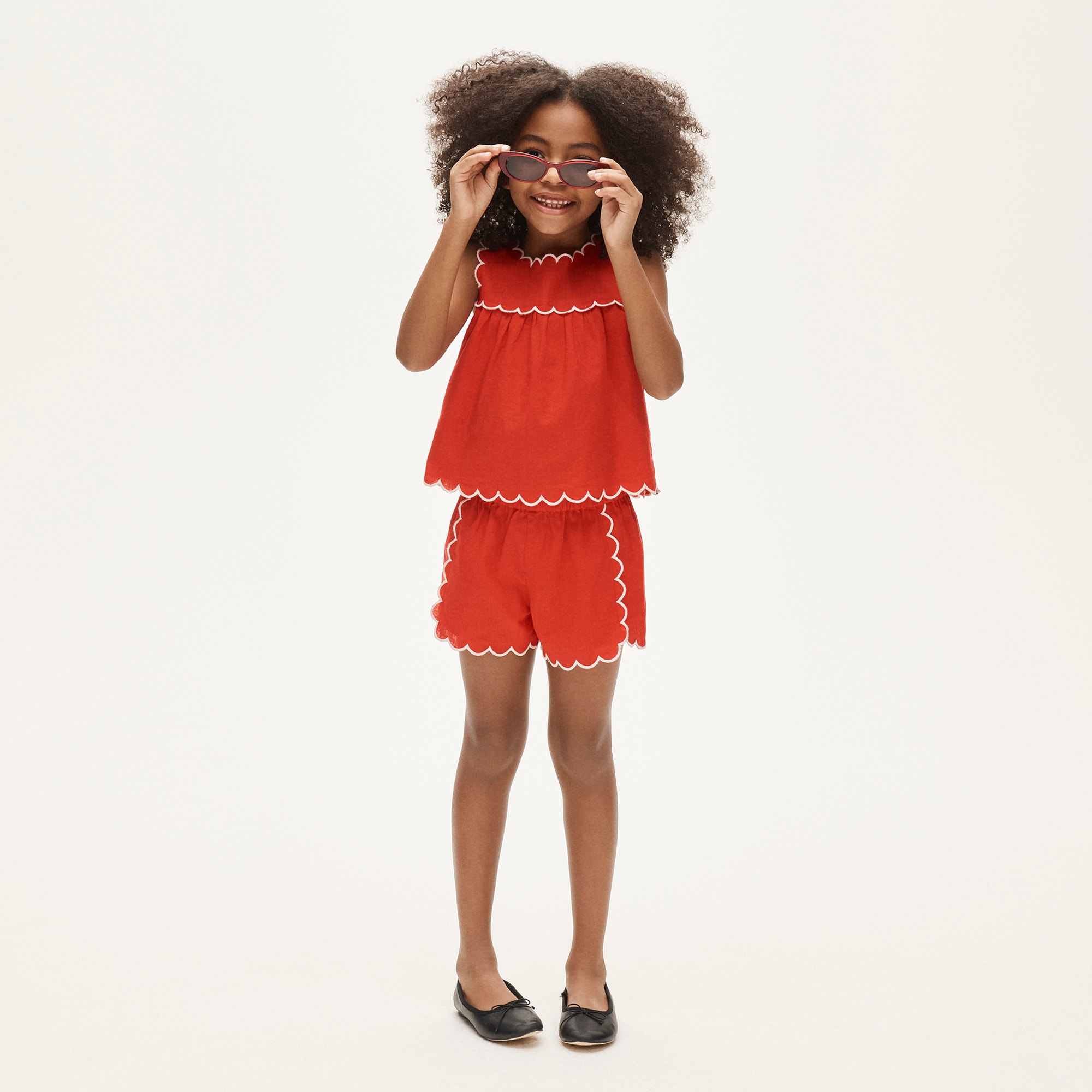 Girls' scallop-trim short in linen blend
