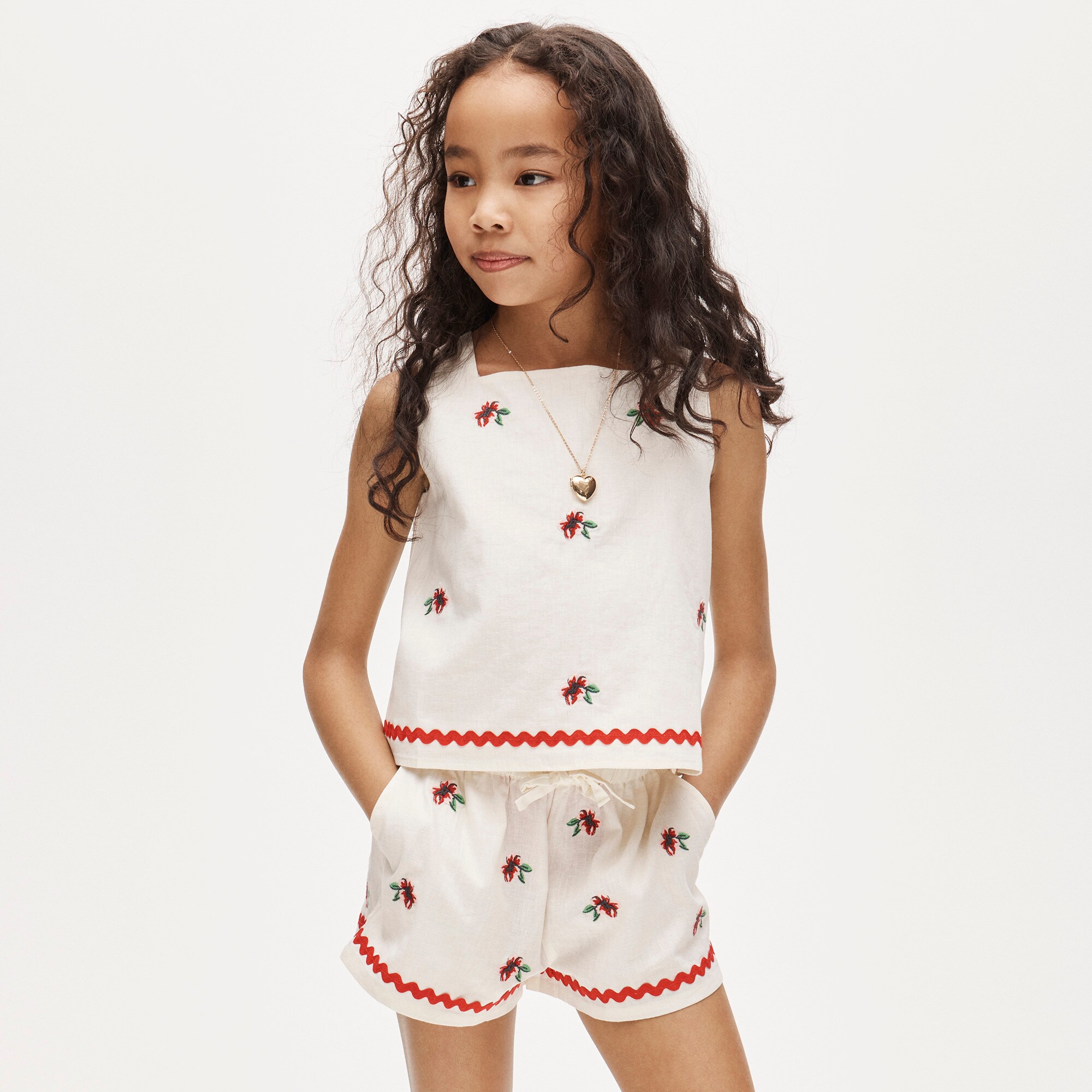 Girls' embroidered flower short in linen blend