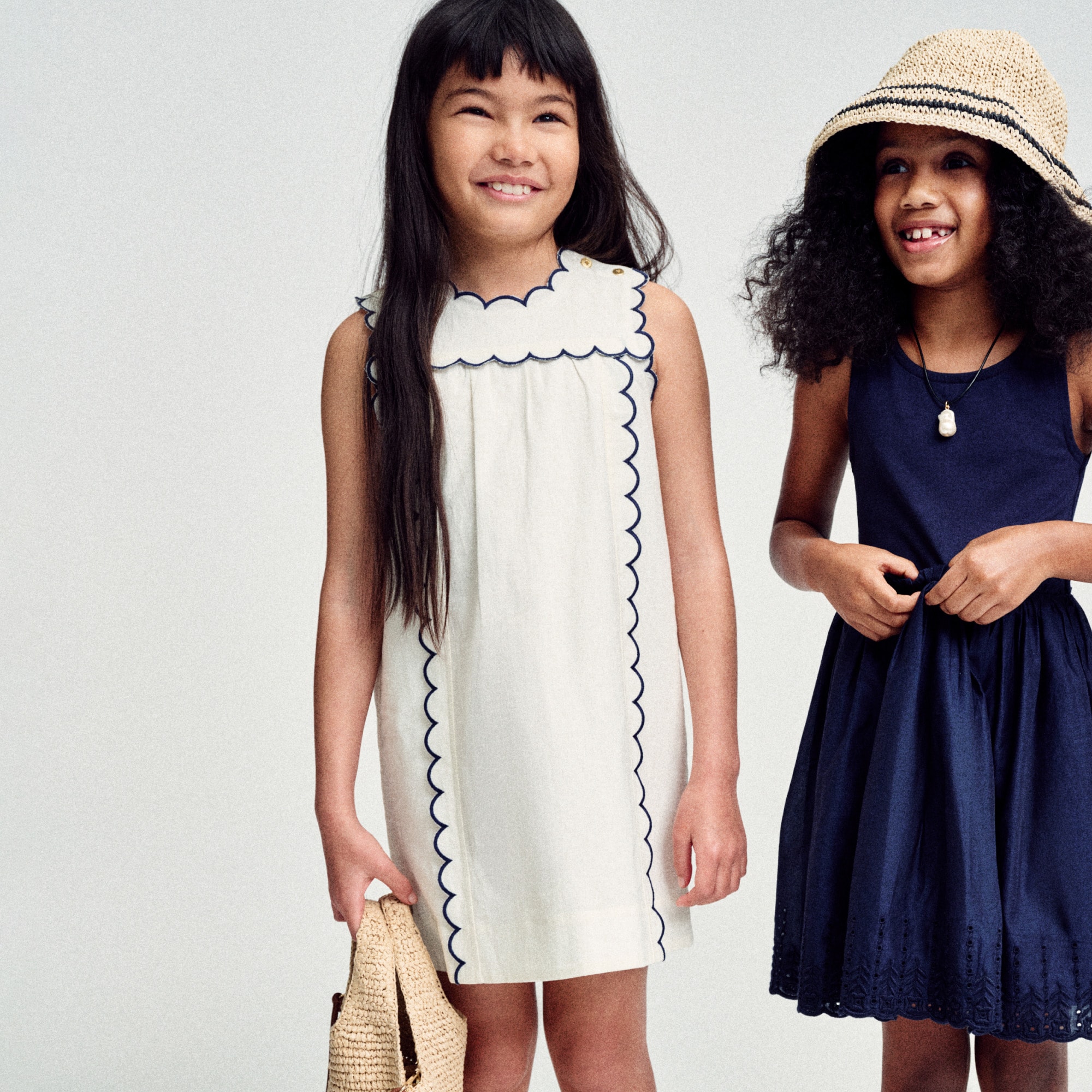 Girls' scallop-trim dress in linen blend