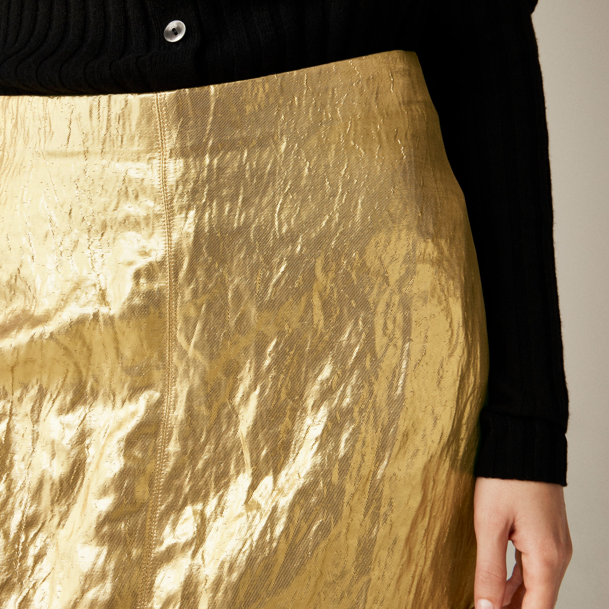 Knee-length skirt in crinkle lamé