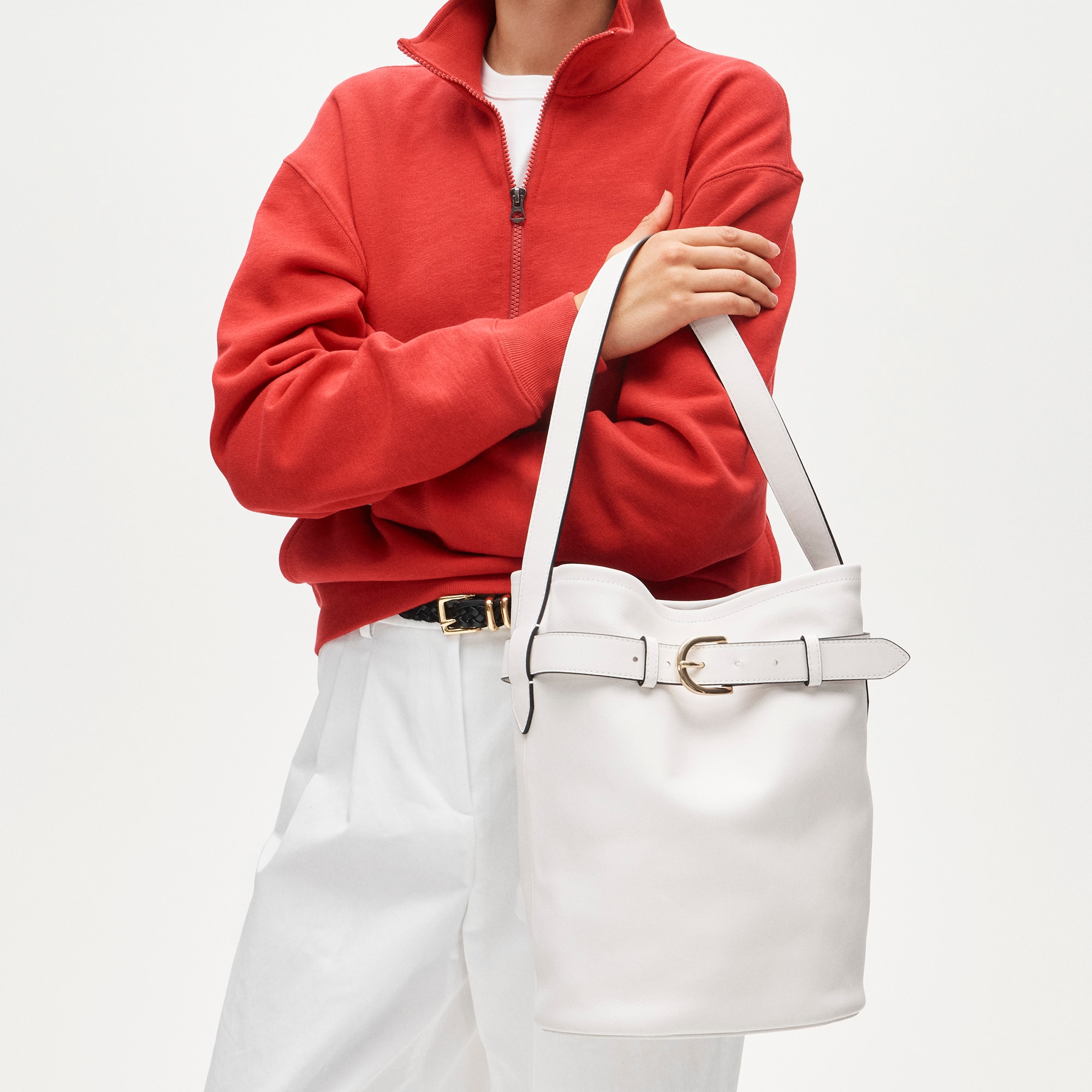 Berkeley belted bucket bag in leather