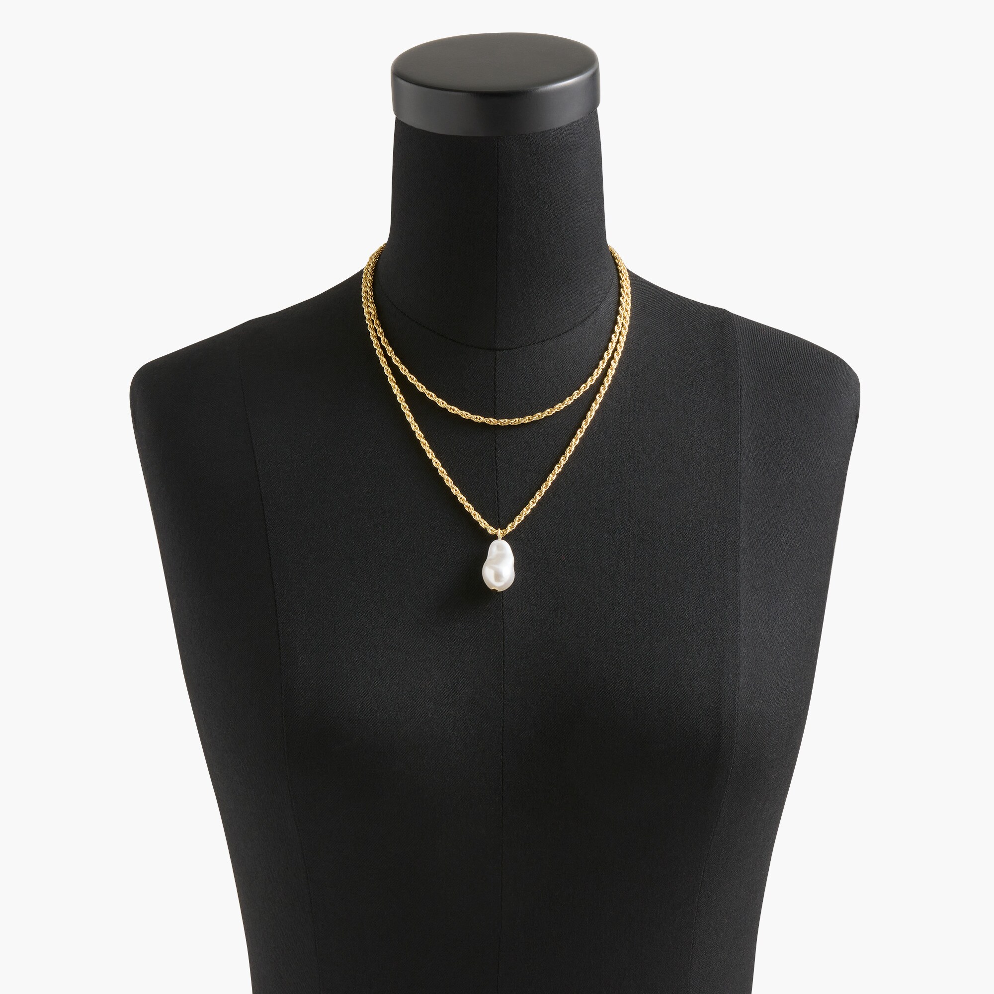 Layered pendant necklace