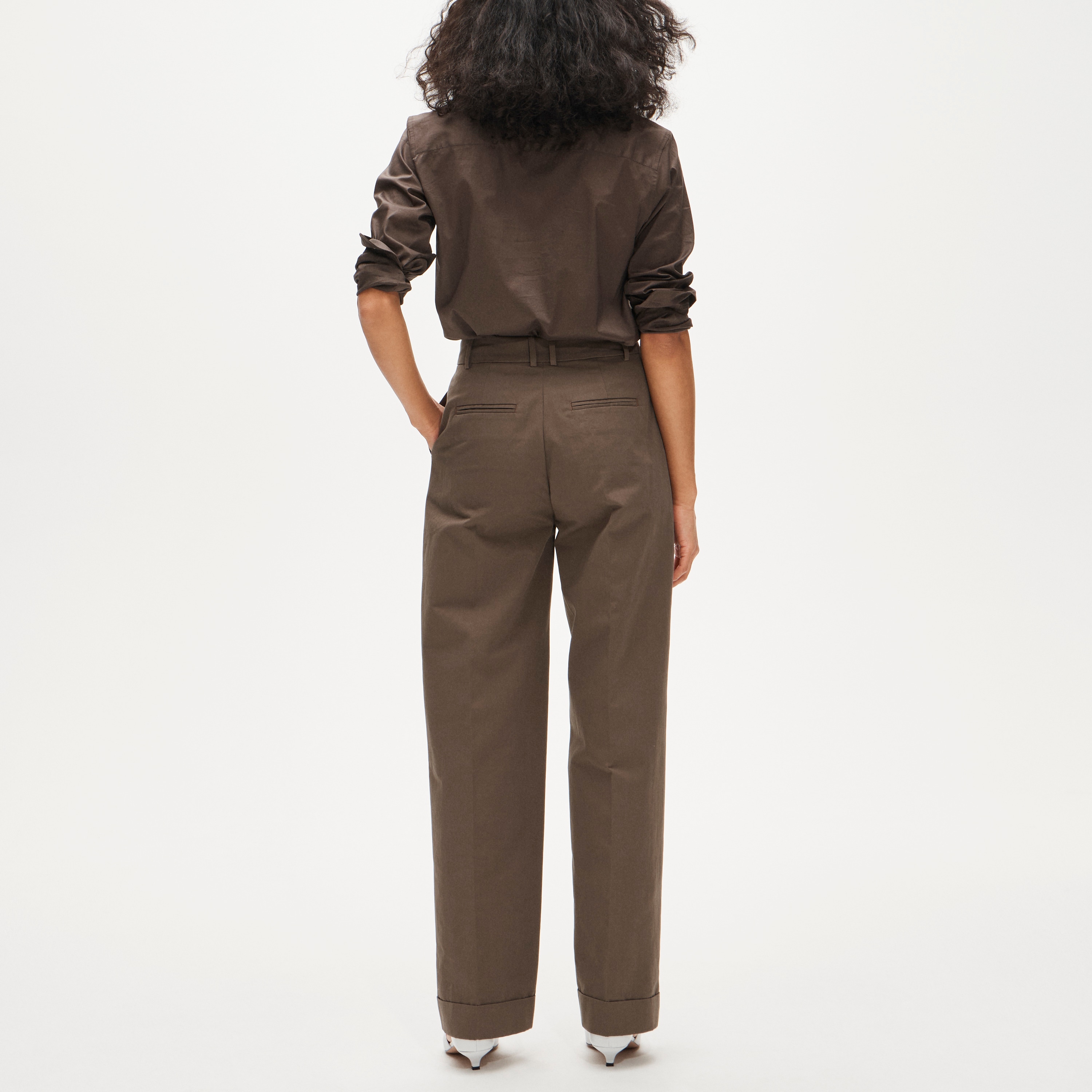 Wide-leg pleated pant