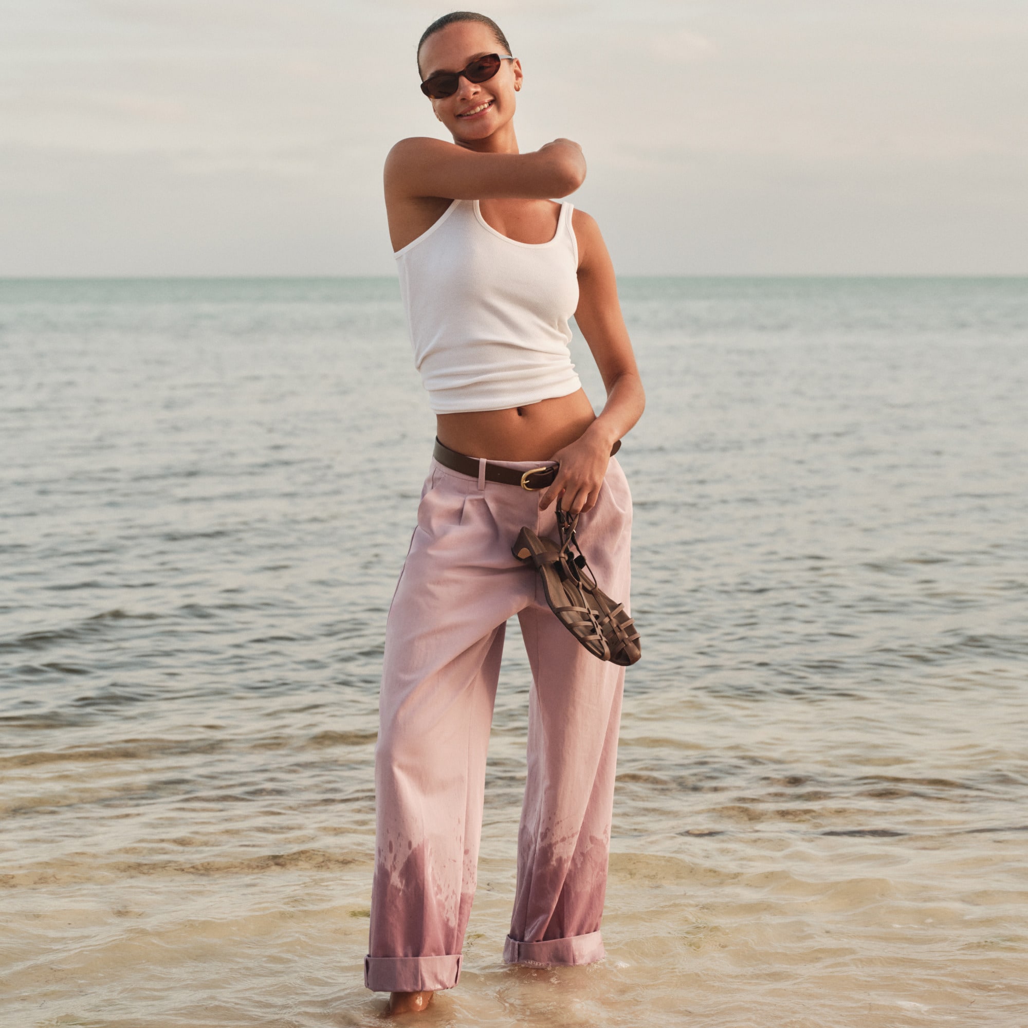 Wide-leg pleated pant