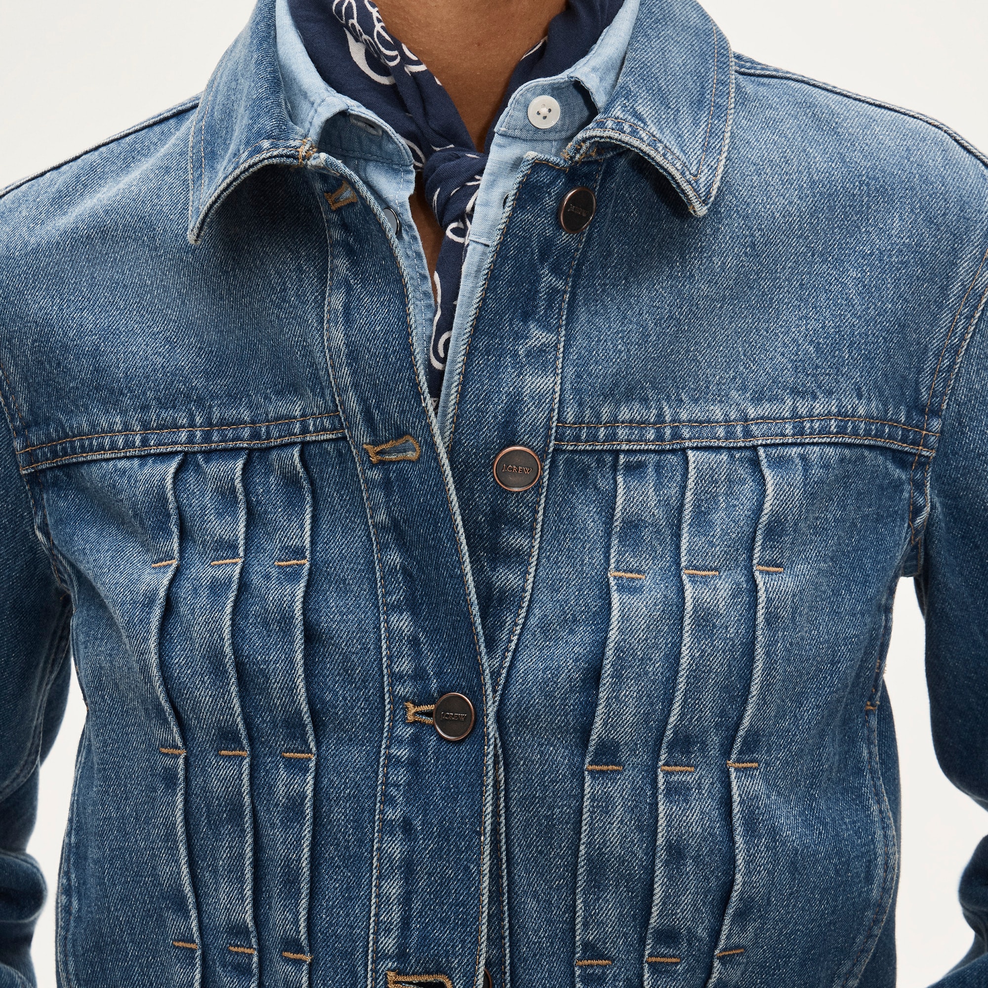 Cropped denim jacket with pintucks - image 4