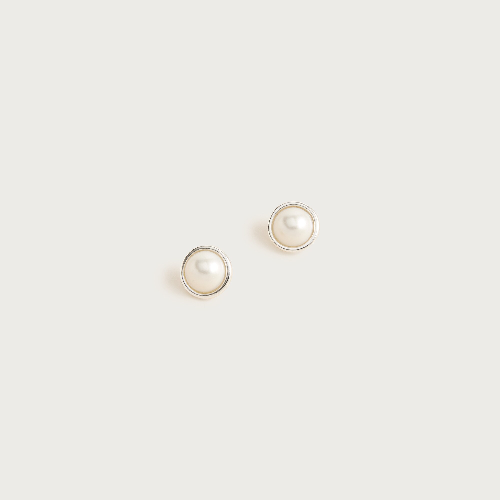 Grommet pearl stud earrings