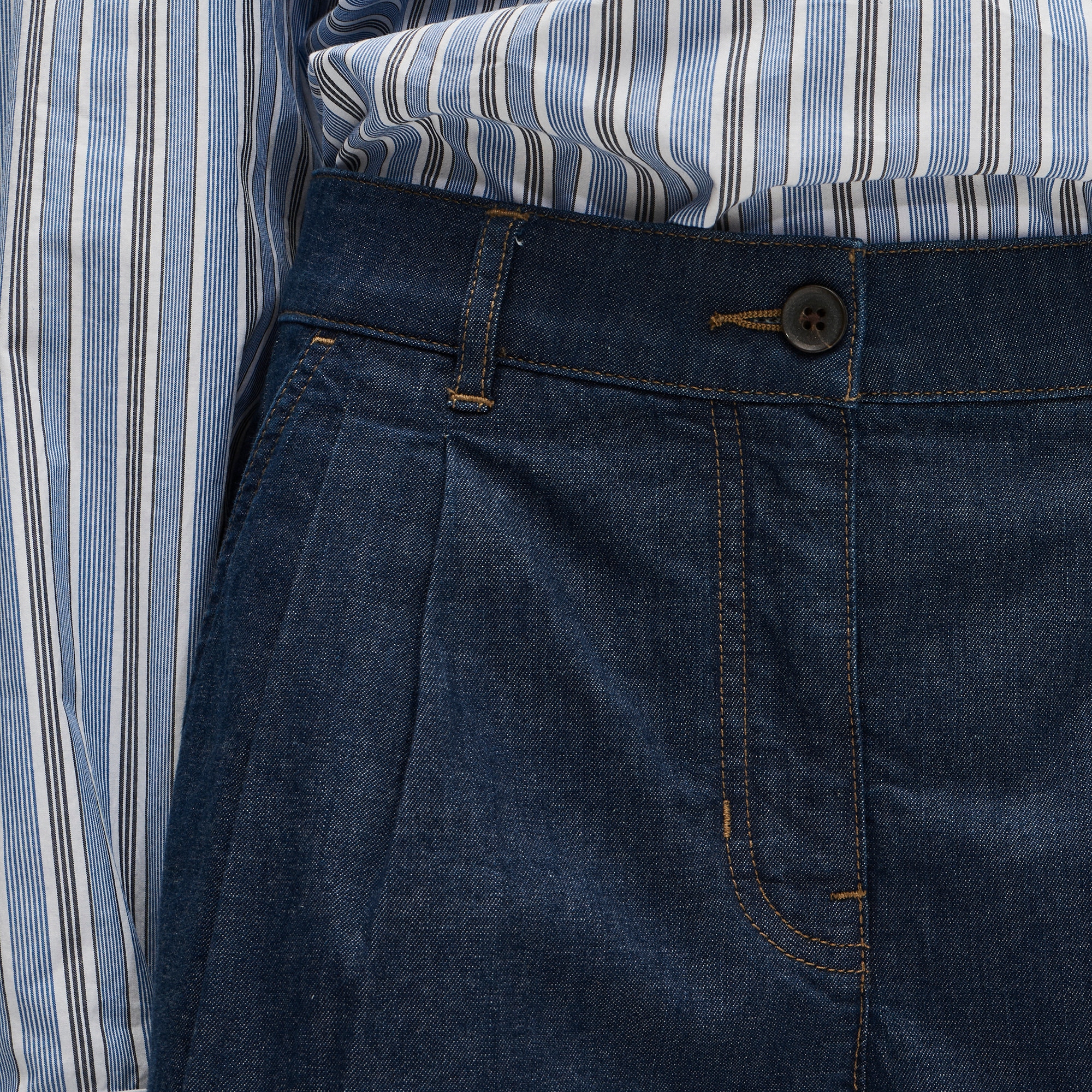 Pleated short in drapey denim - image 4