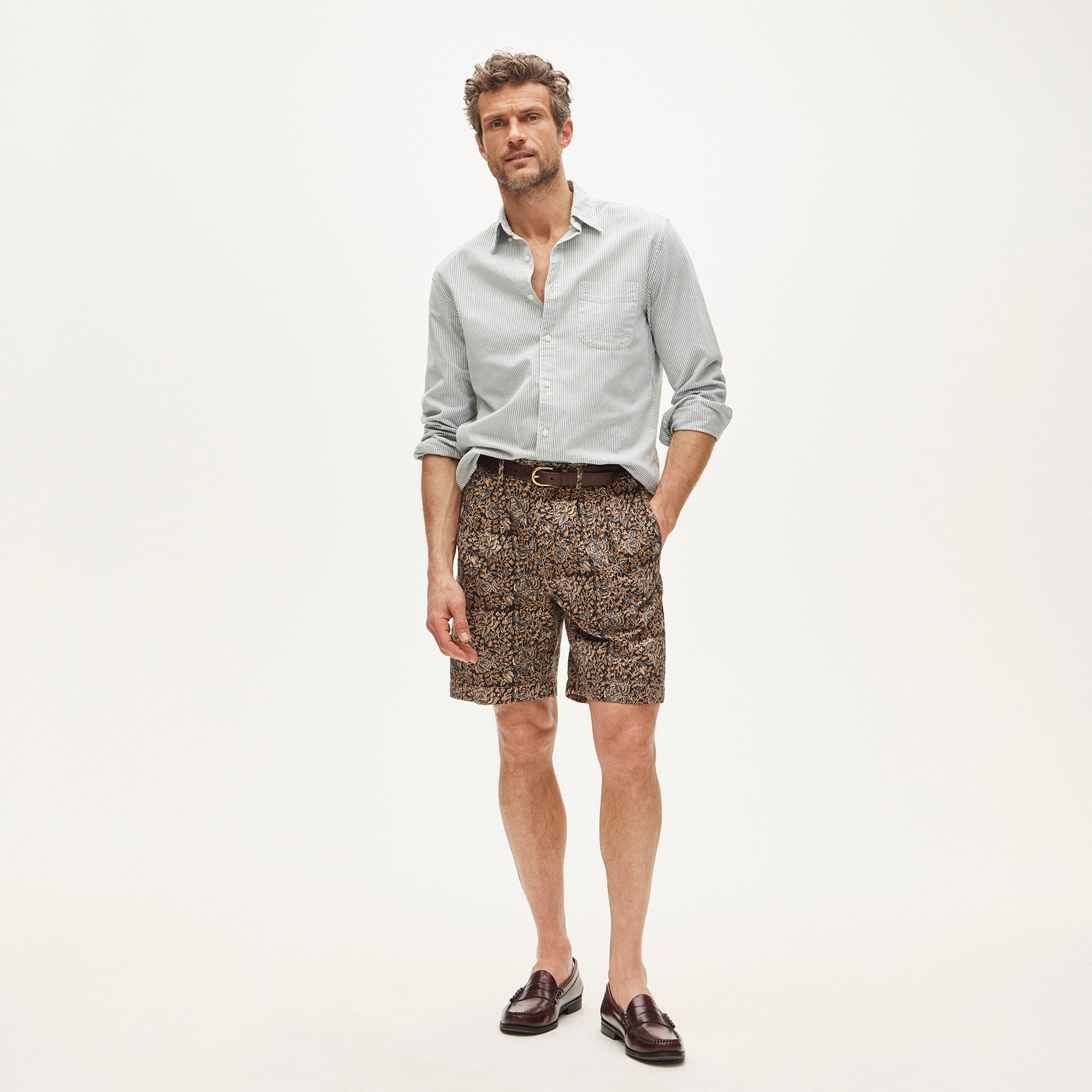 8" pleated cotton-linen blend short in batik print