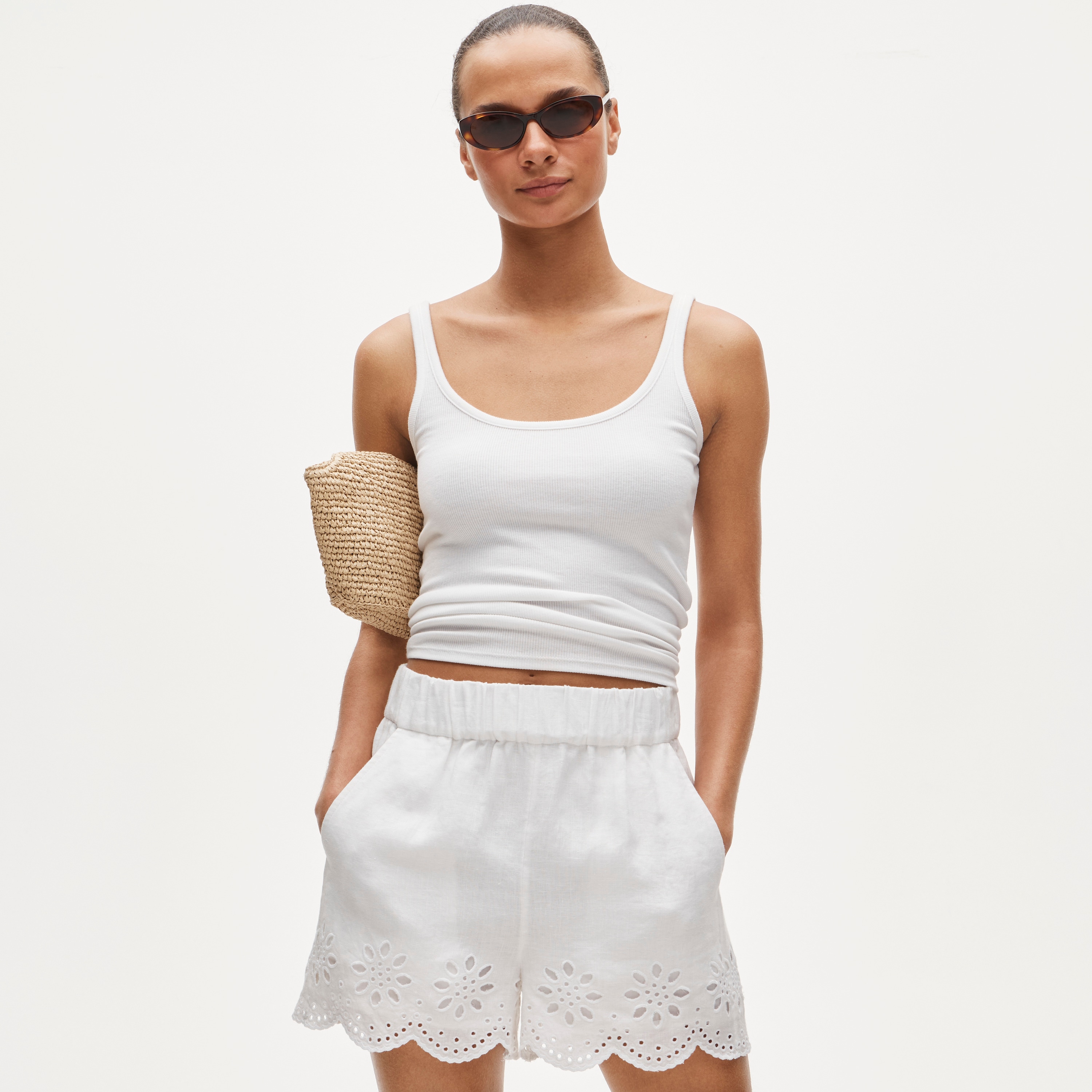 Tropez eyelet short in linen
