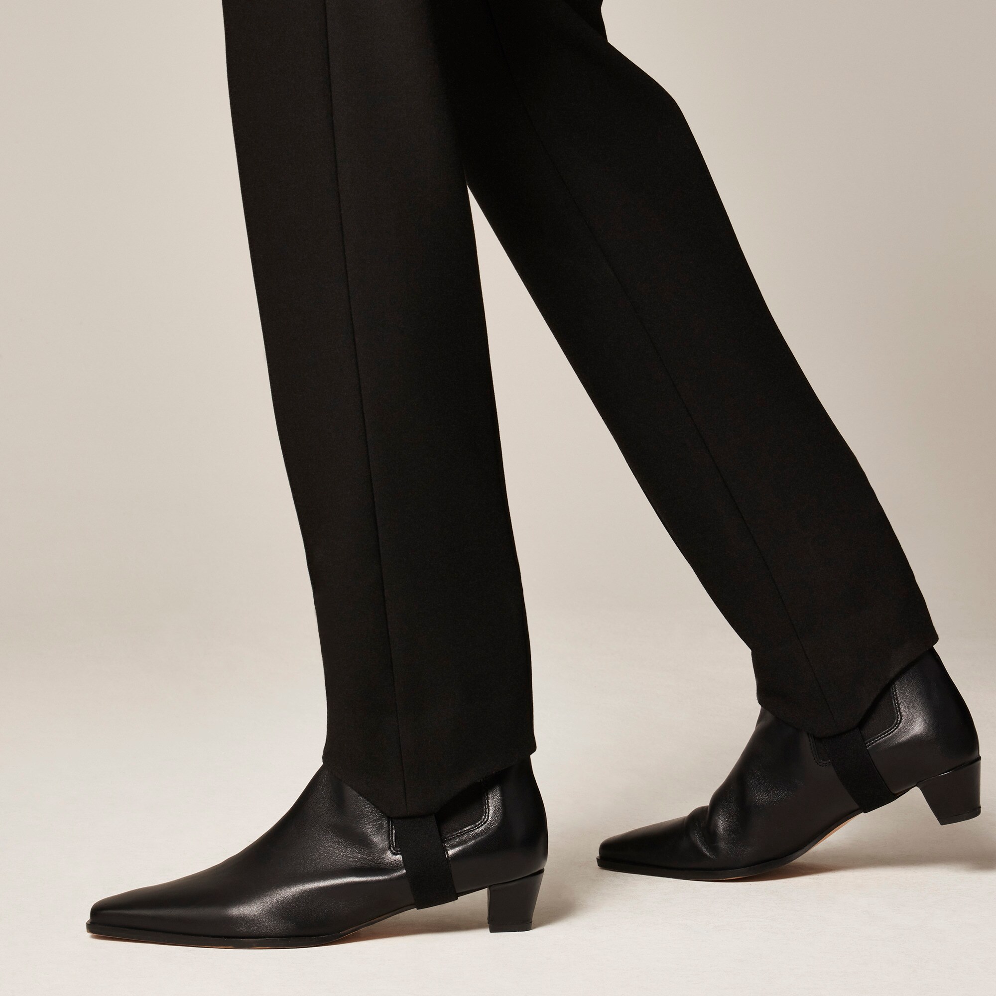 Stirrup pant in four-season stretch