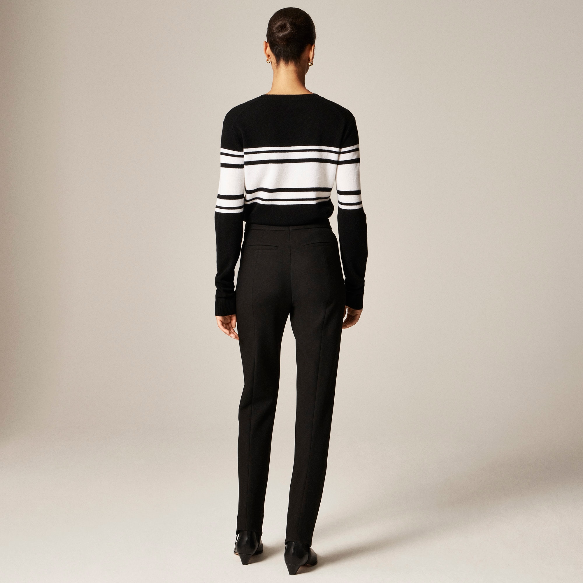 Stirrup pant in four-season stretch