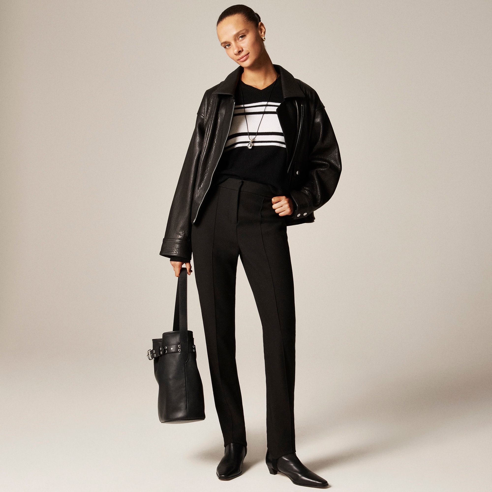 Stirrup pant in four-season stretch