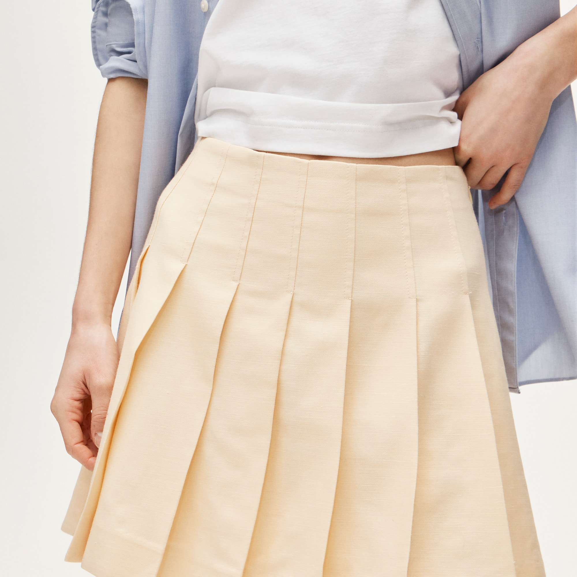 Pleated mini skirt in Gramercy linen blend - image 3