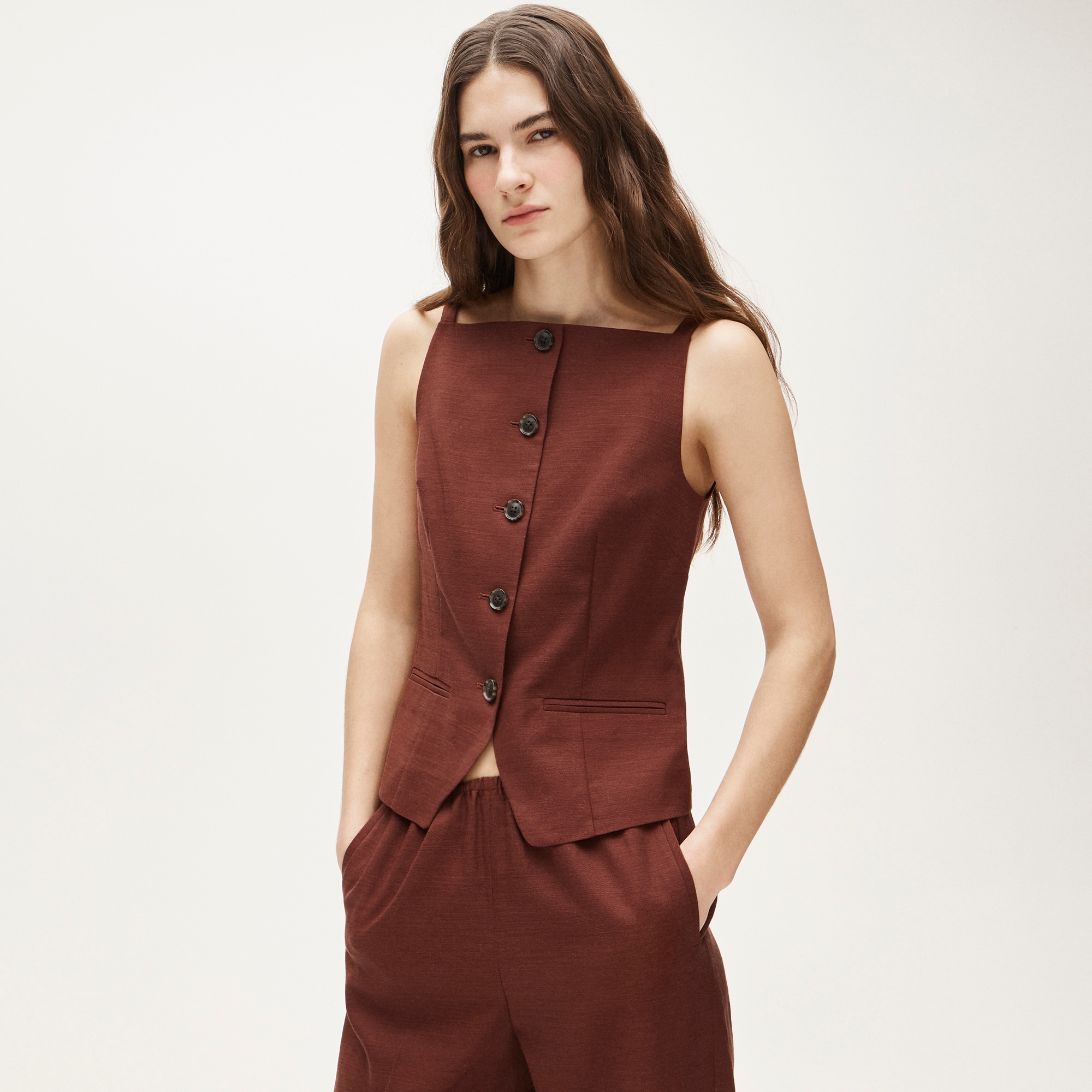Button-up cutaway tank top in Gramercy linen blend