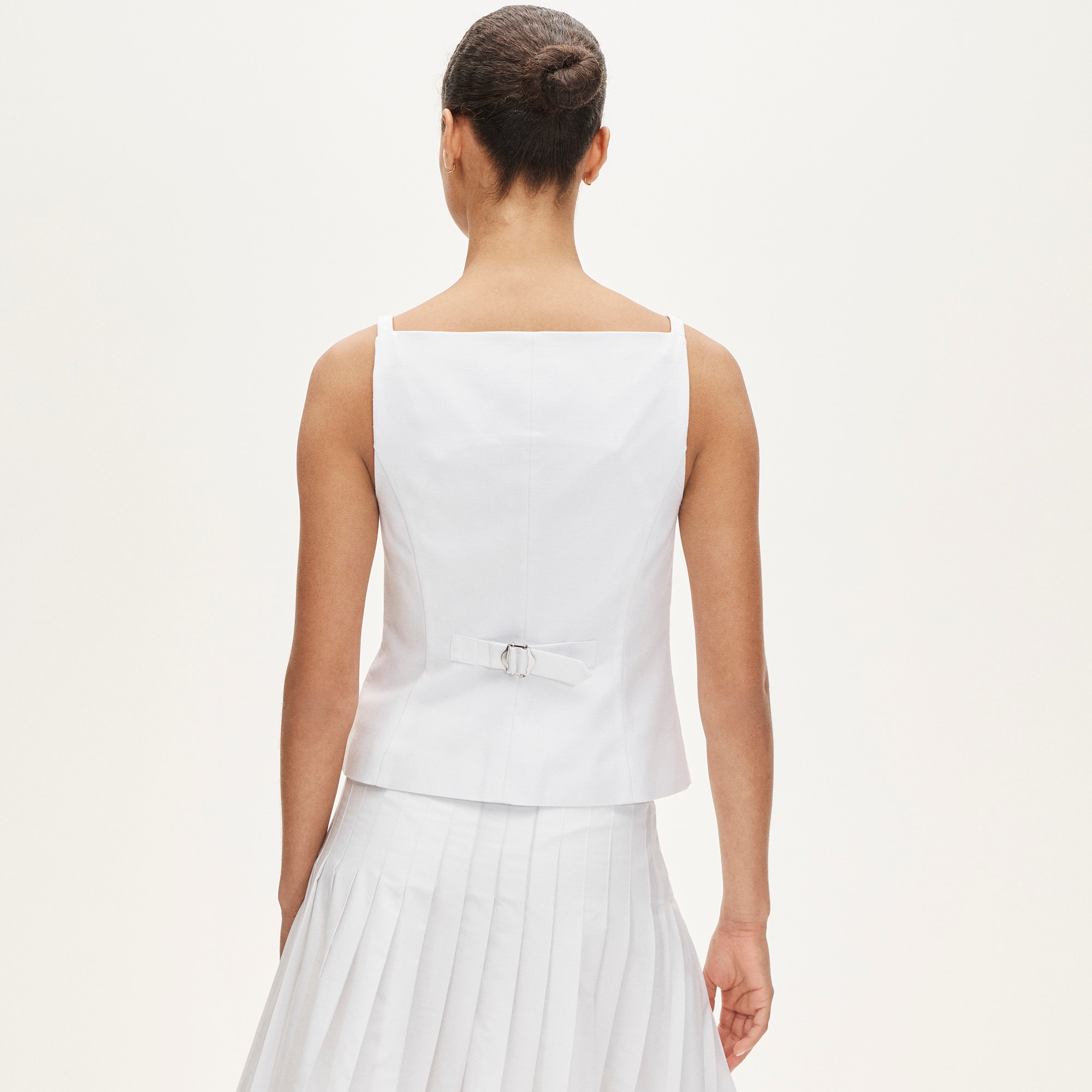 Button-up cutaway tank top in Gramercy linen blend
