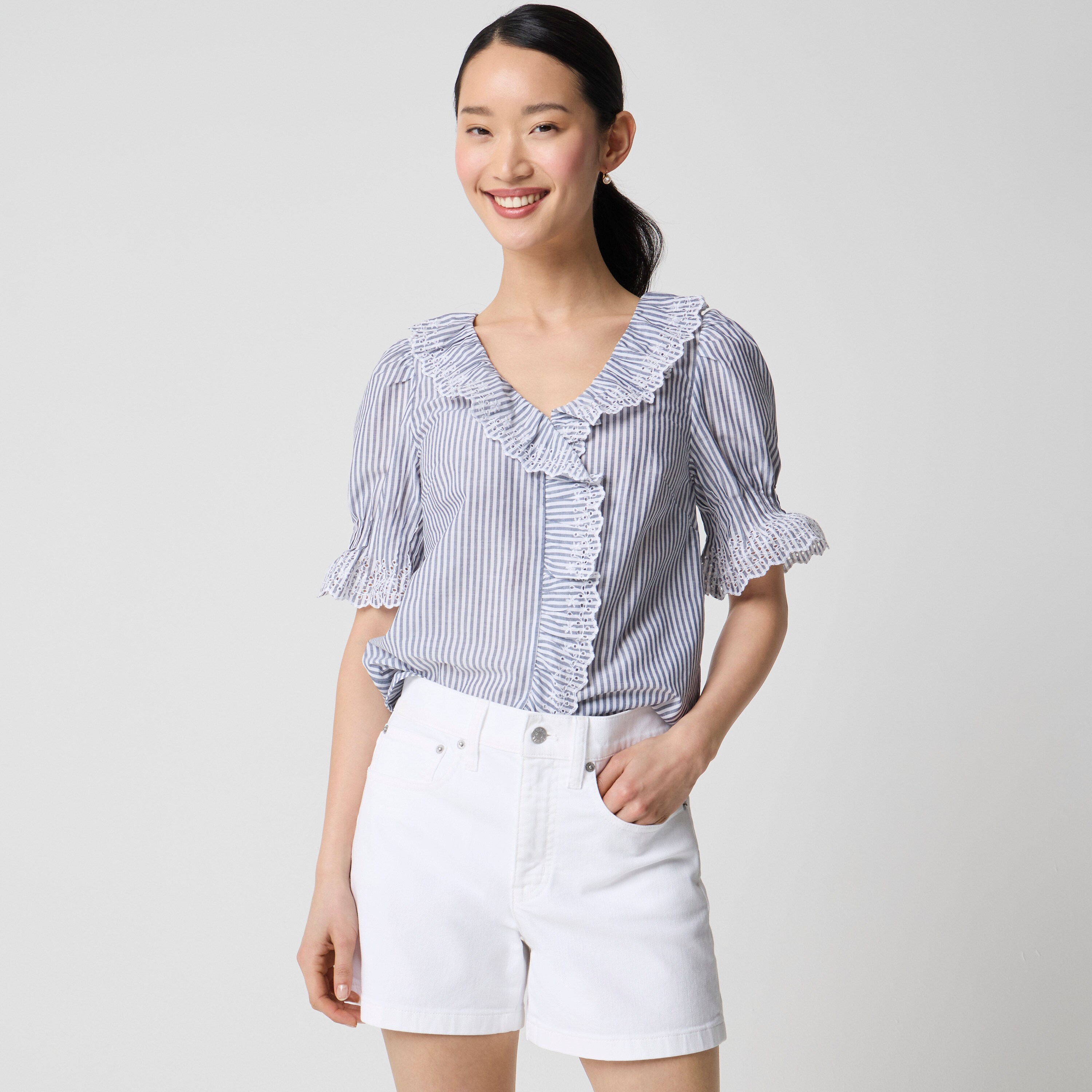 White mid-rise modern denim short