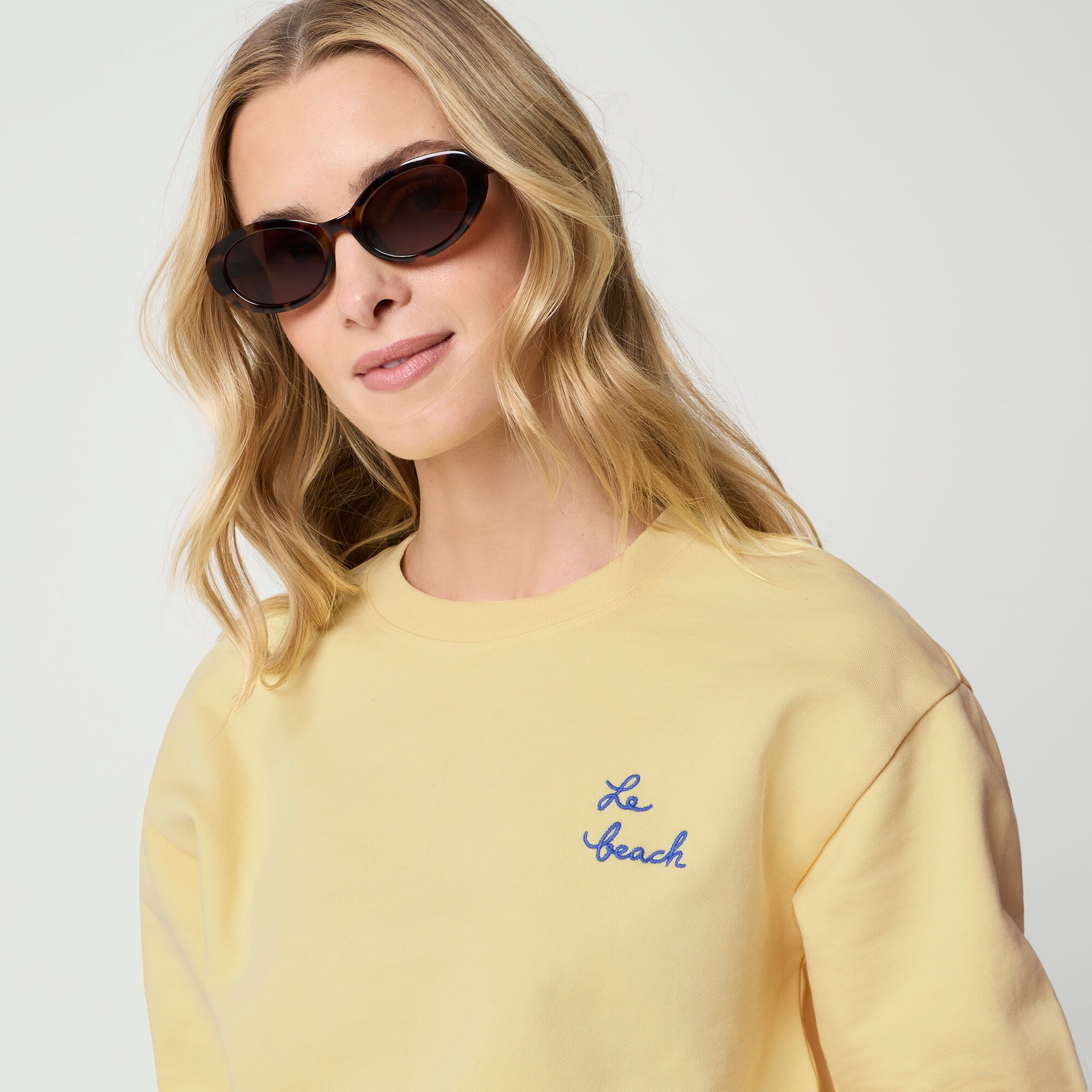 "Le beach" graphic sweatshirt