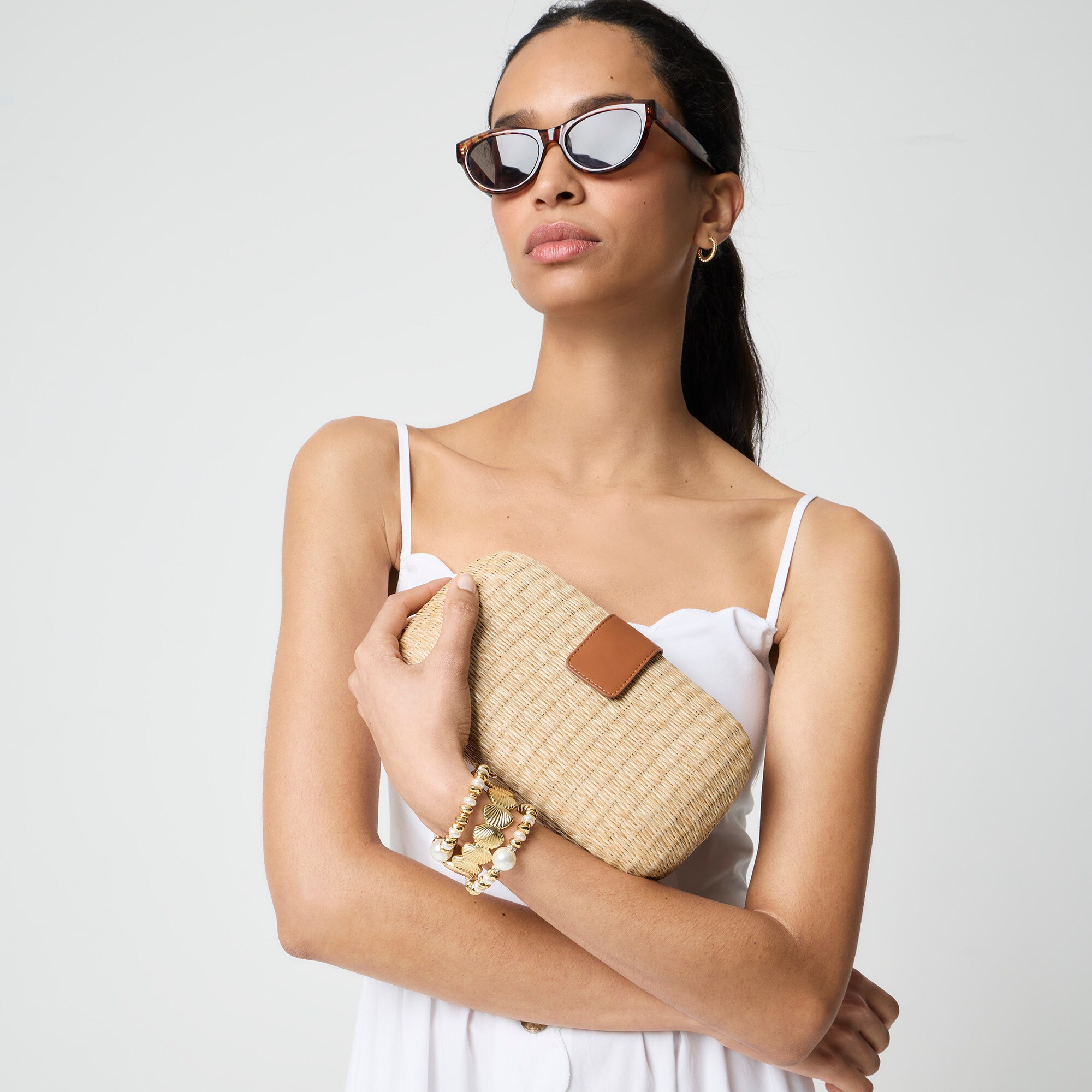 Woven hard-shell clutch