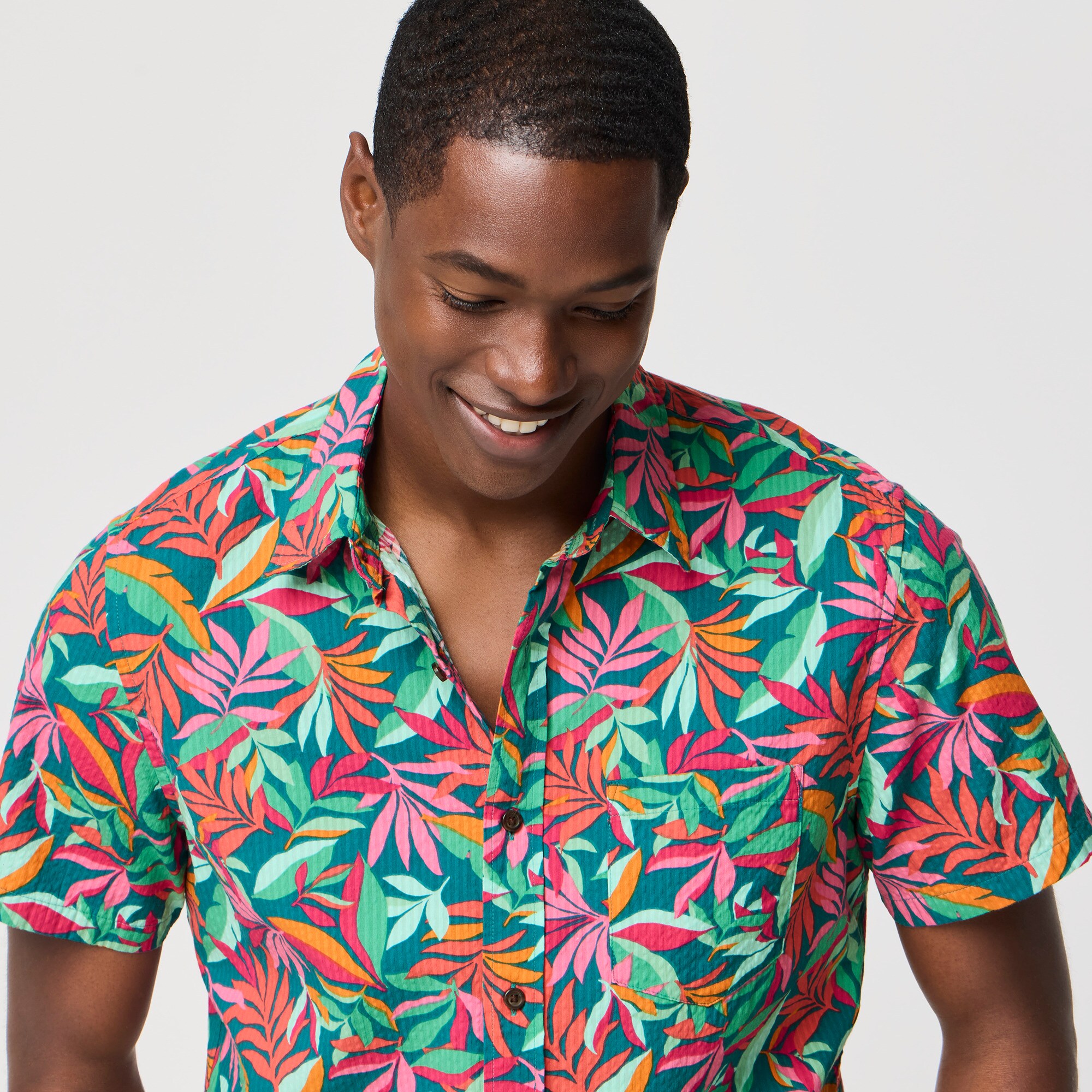 Short-sleeve printed seersucker shirt