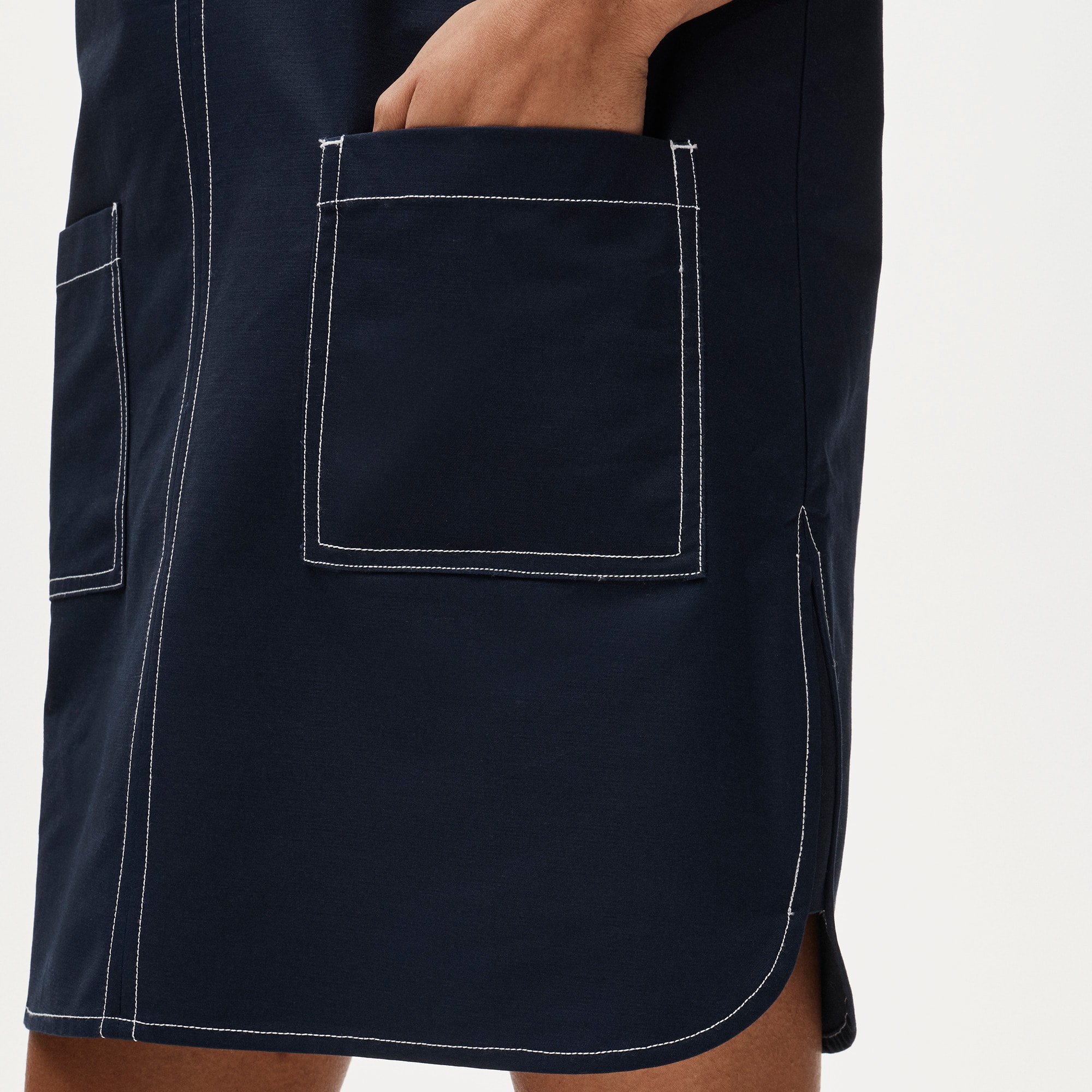 Patch-pocket pullover dress in structured cotton poplin - image 3