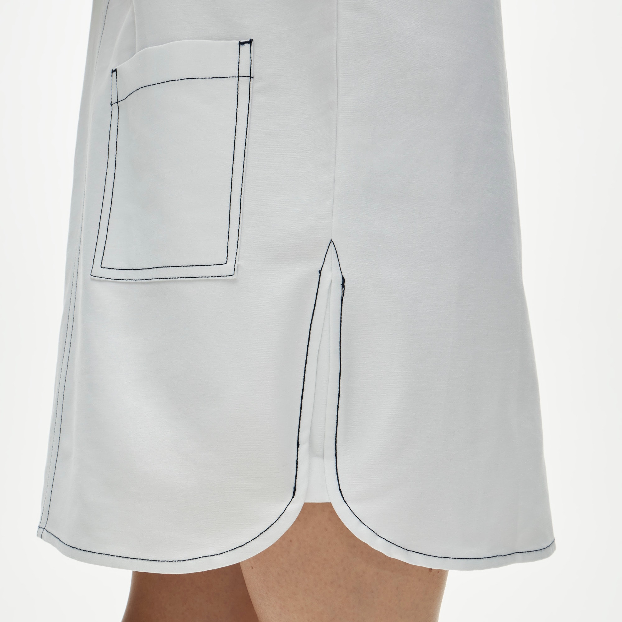 Patch-pocket pullover dress in structured cotton poplin