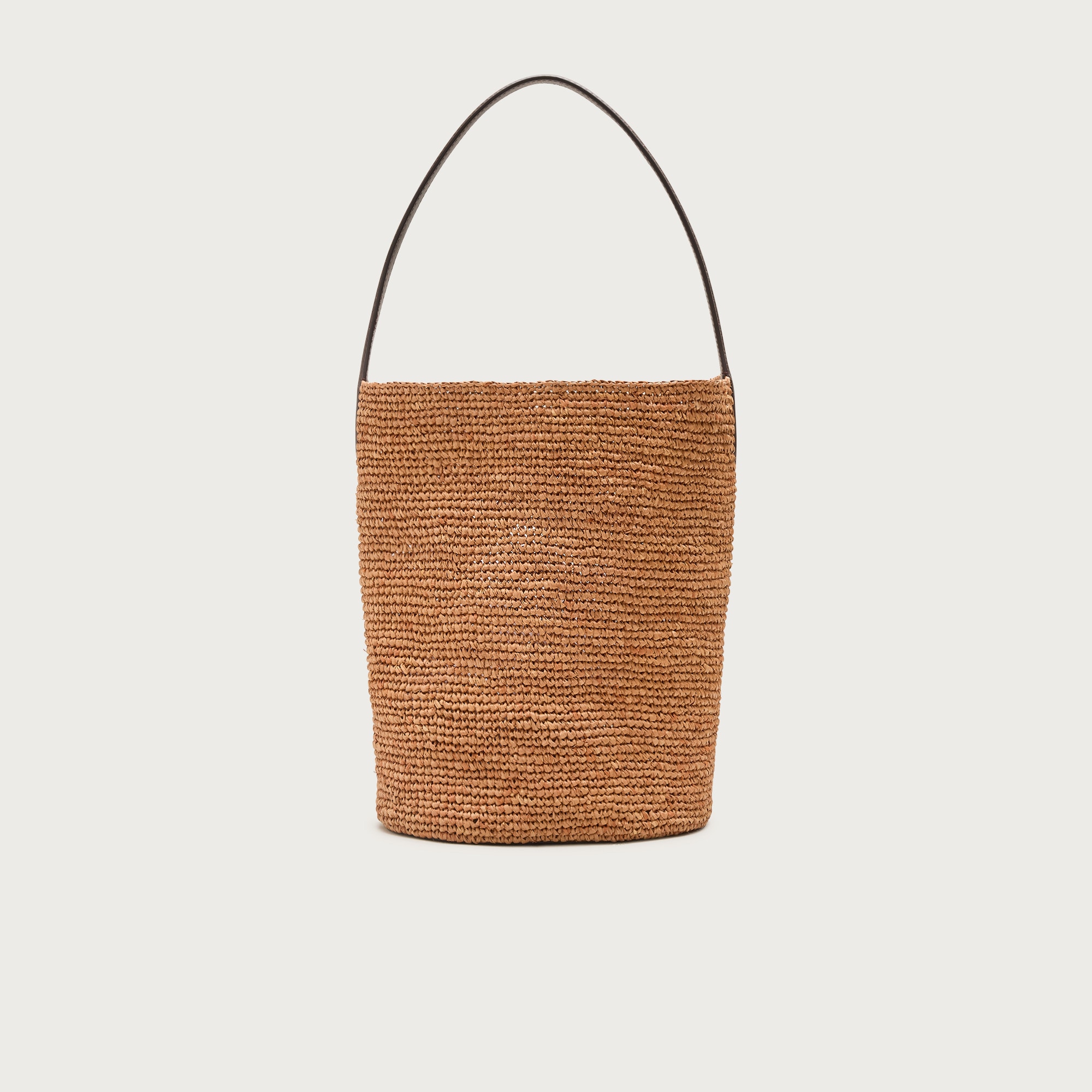 Berkeley handknotted bucket bag in raffia