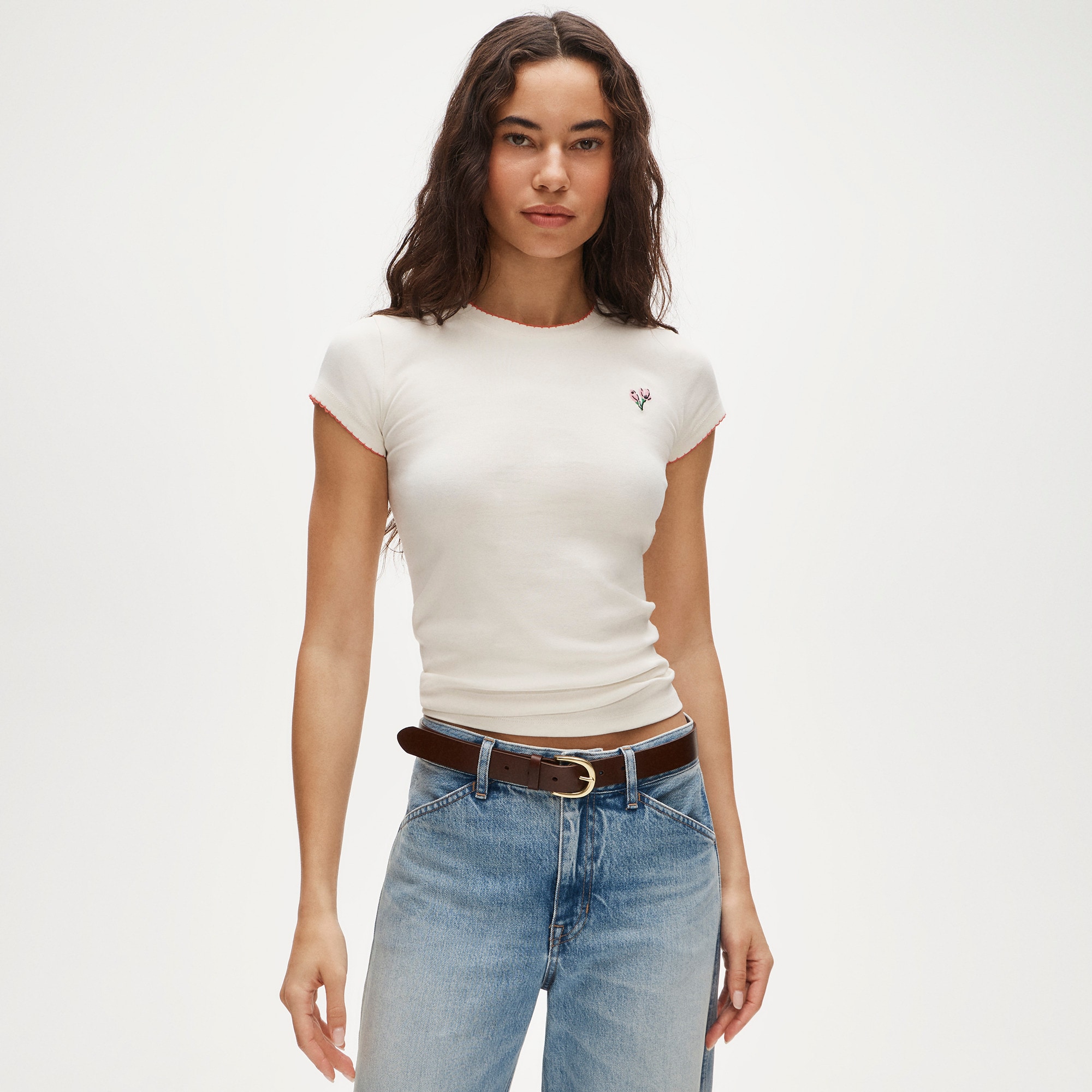 Perfect-fit crewneck T-shirt with flower embroidery