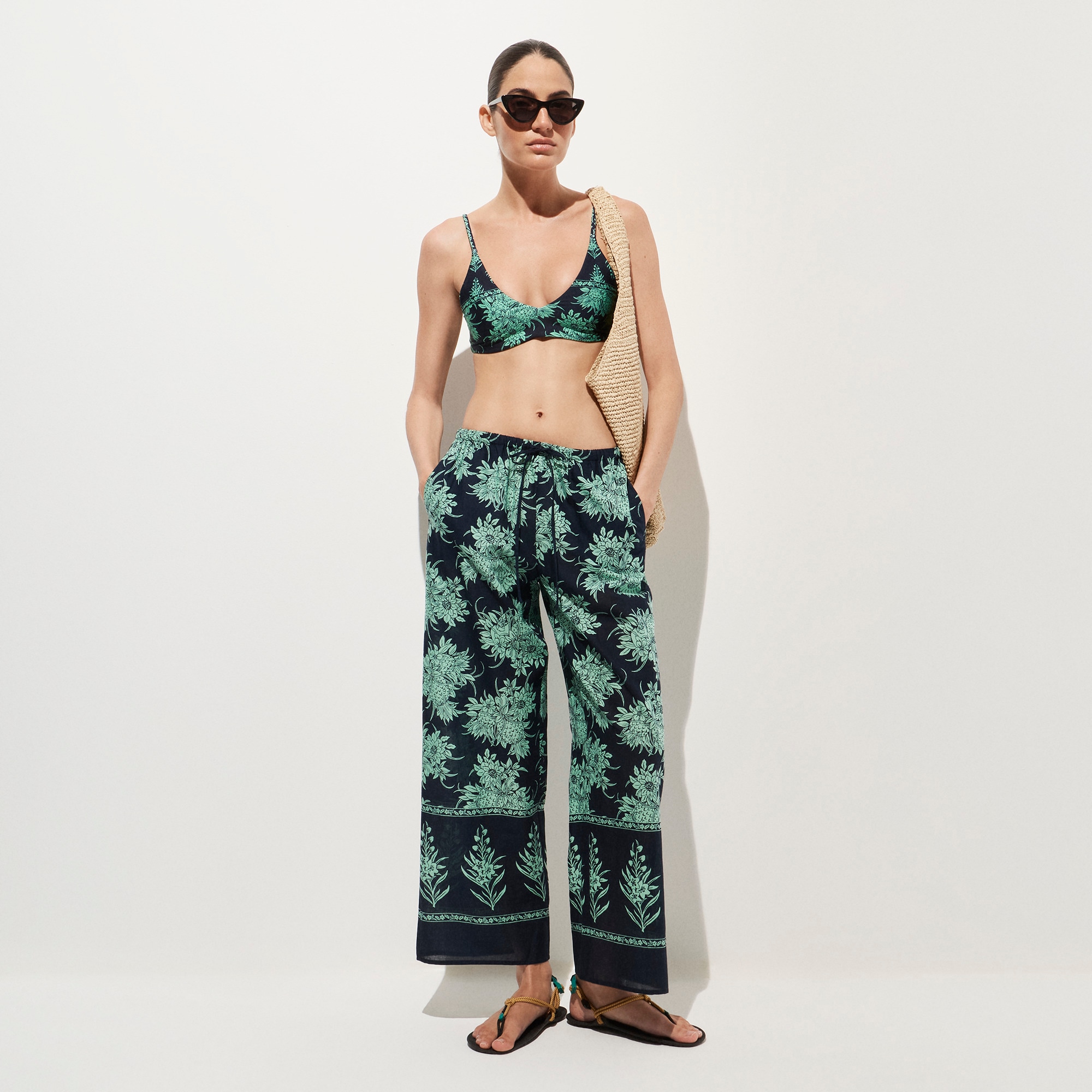 Beach pant in pineapple print - image 2