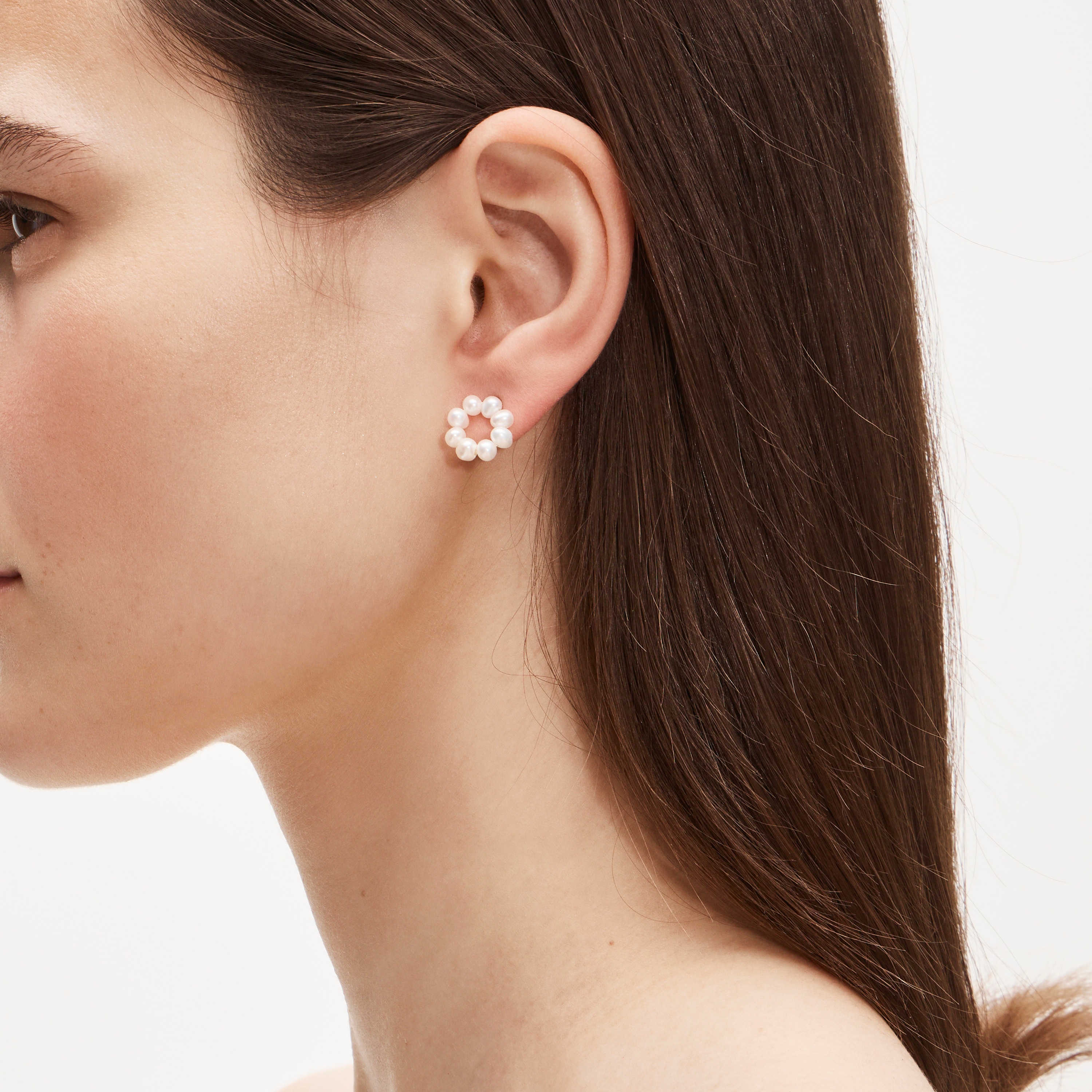 Floral pearl studs