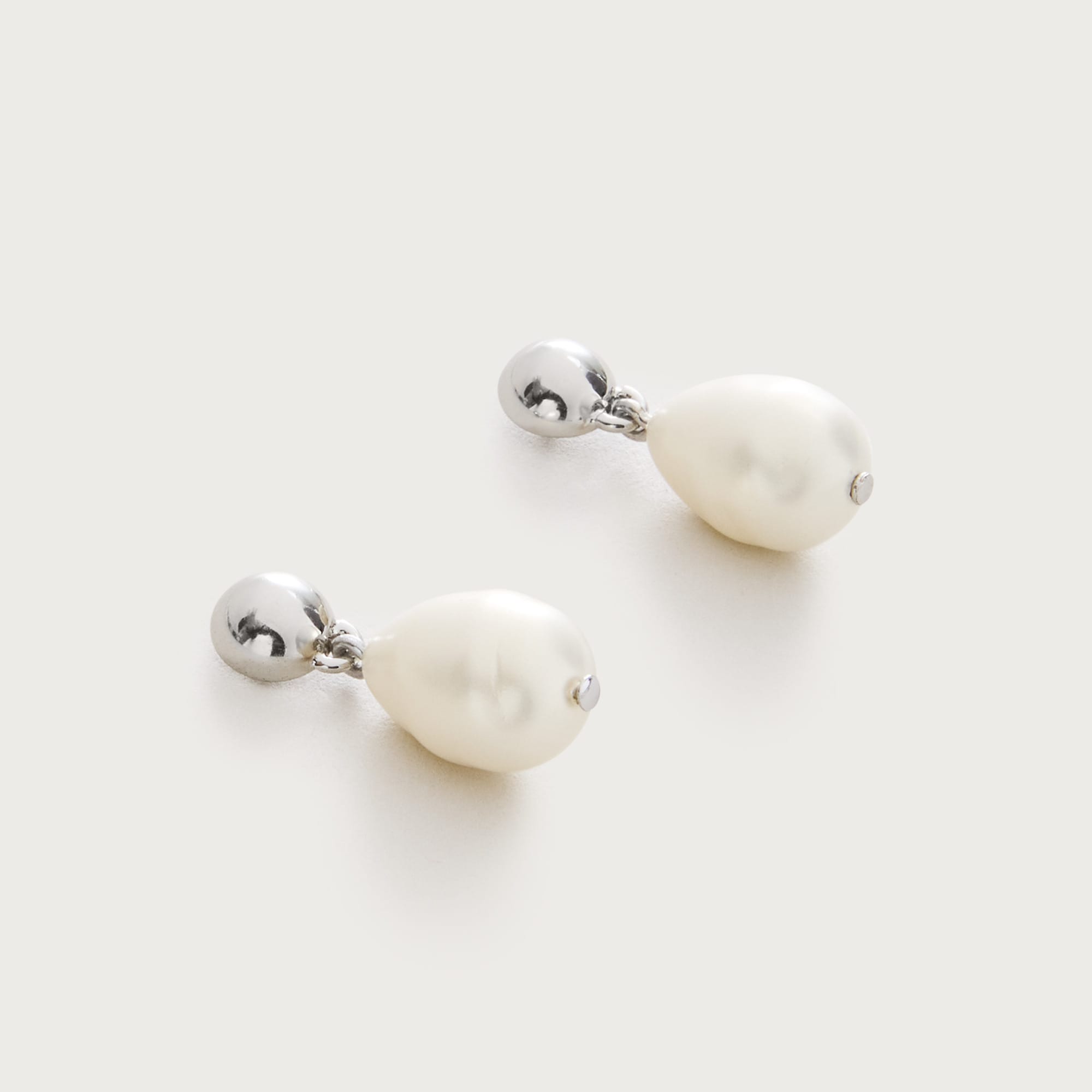 Pearl drop earrings