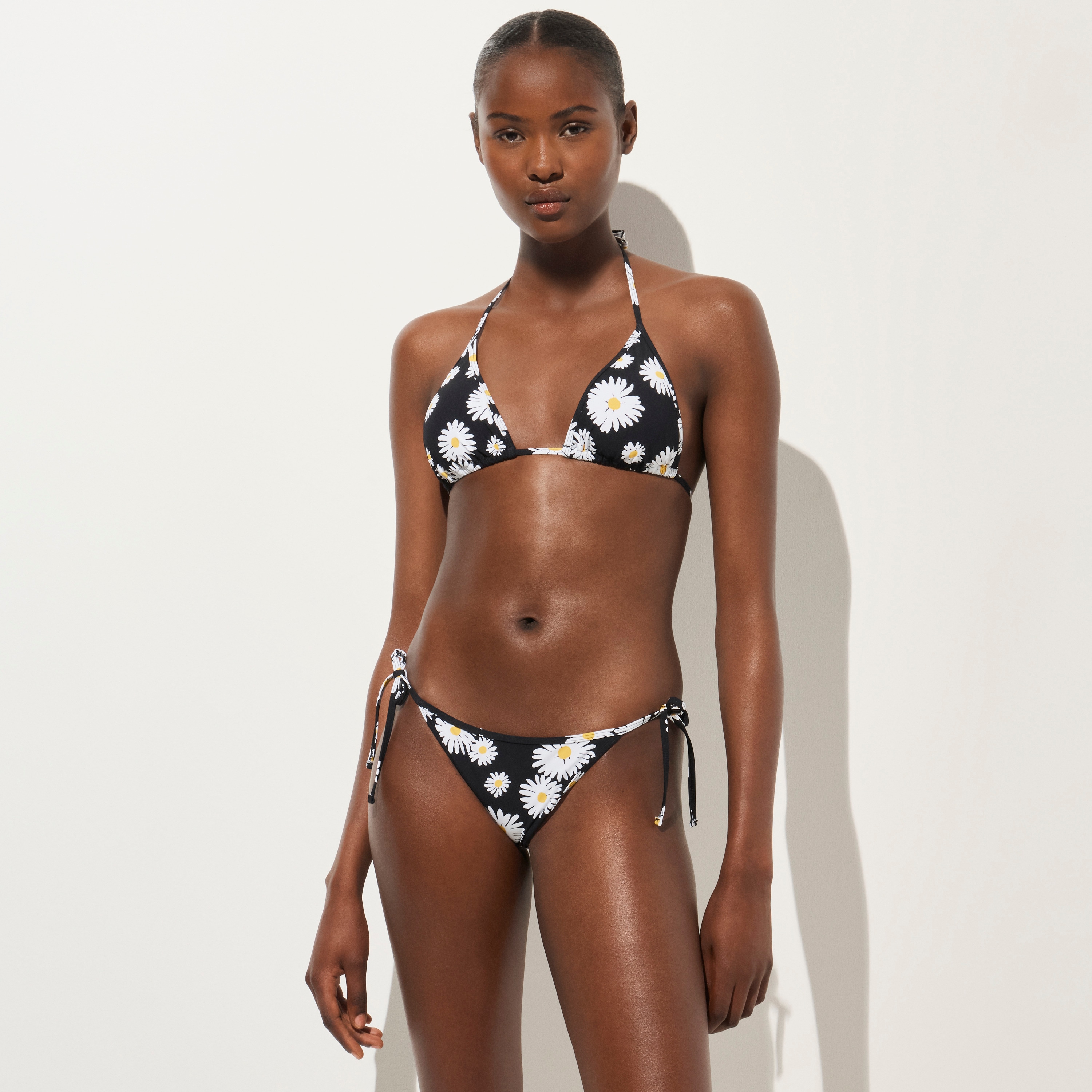 Hipster string bikini bottom in vintage daisy print