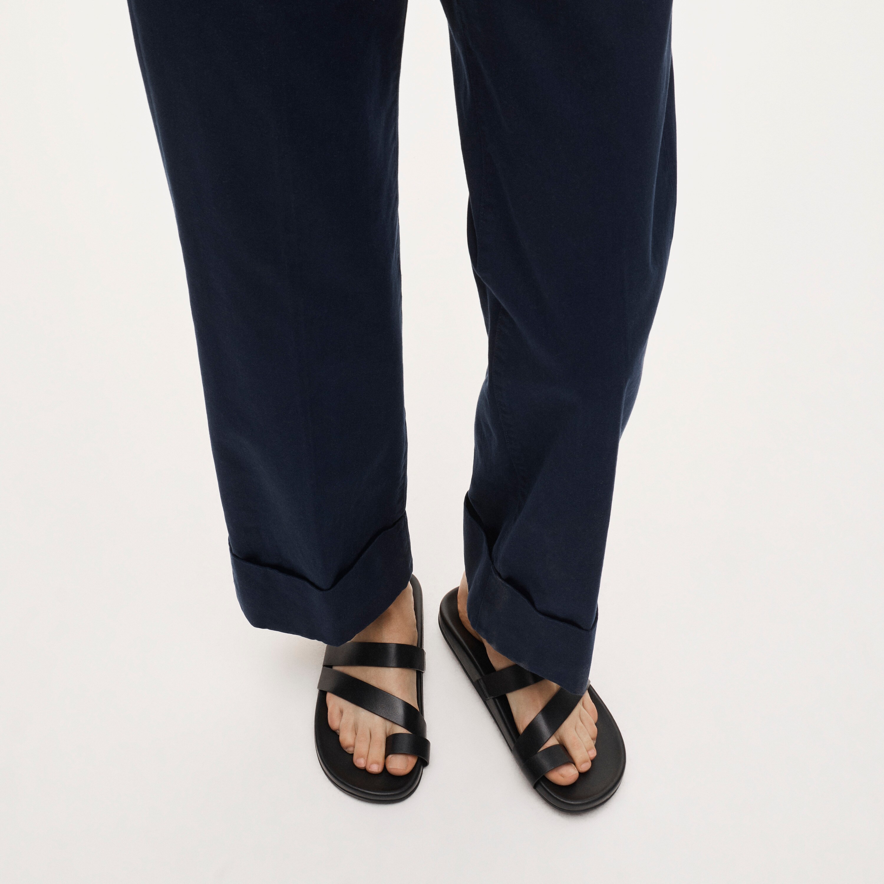 Kira toe-ring sandals in leather