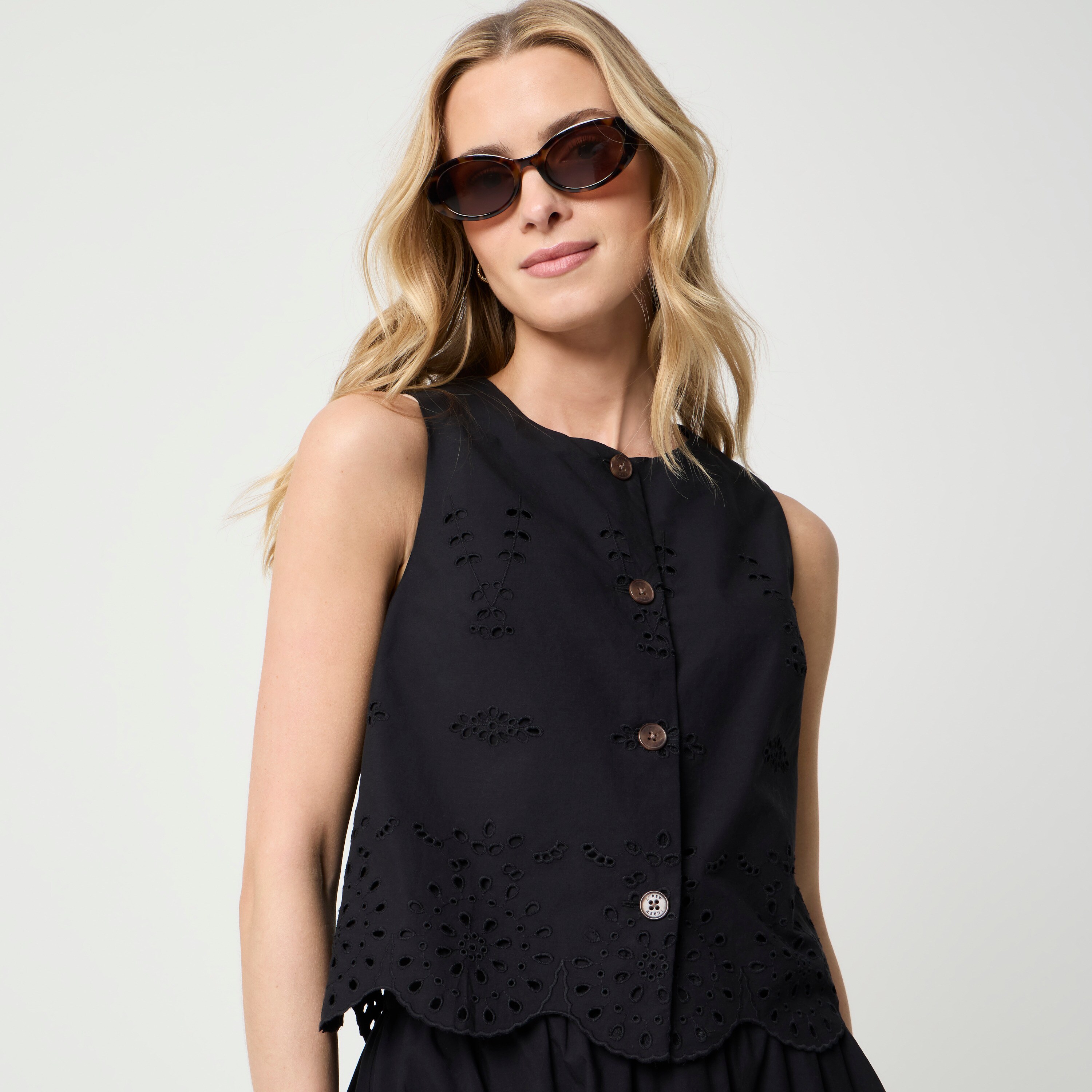 Eyelet button-front shell