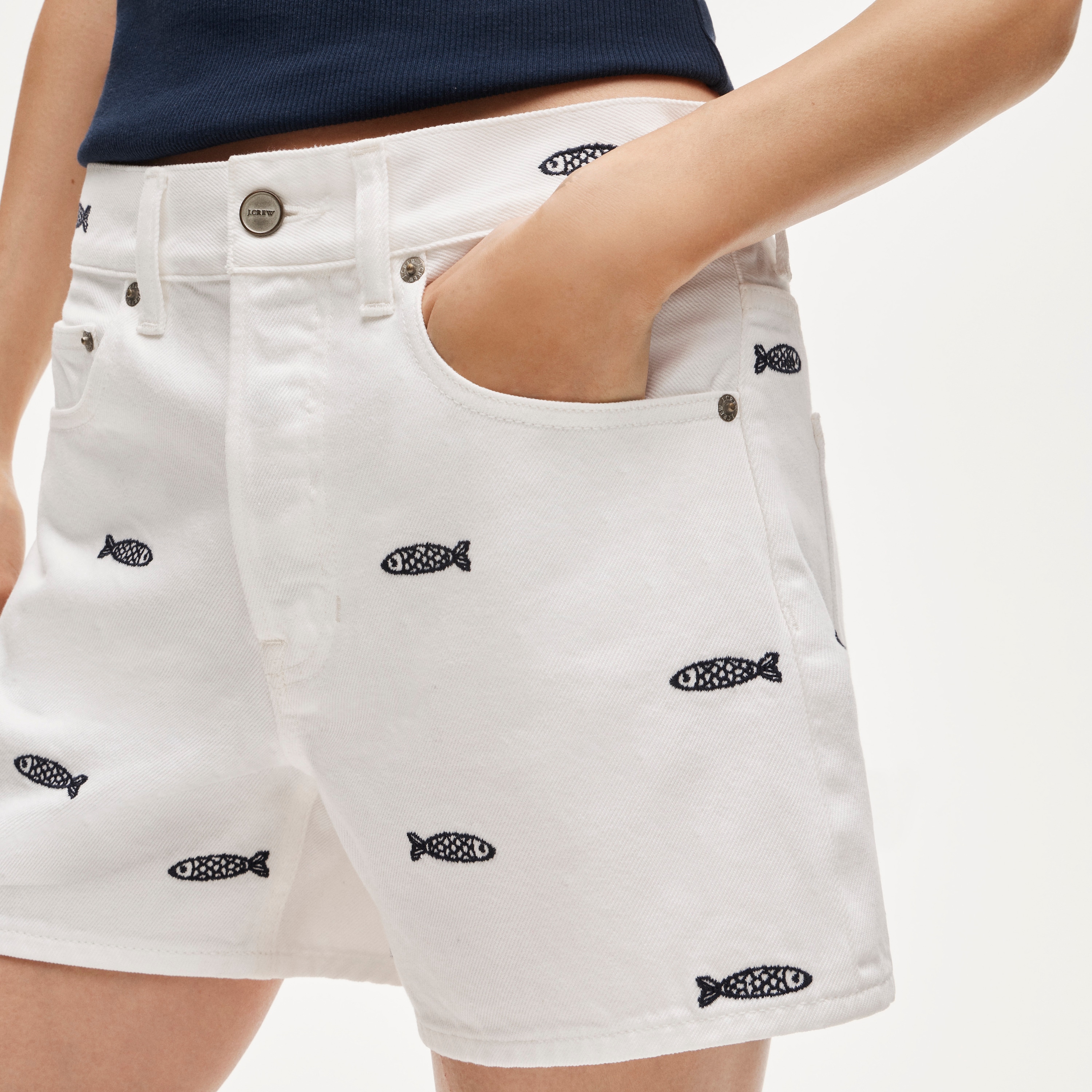 Embroidered mid-rise A-line denim short