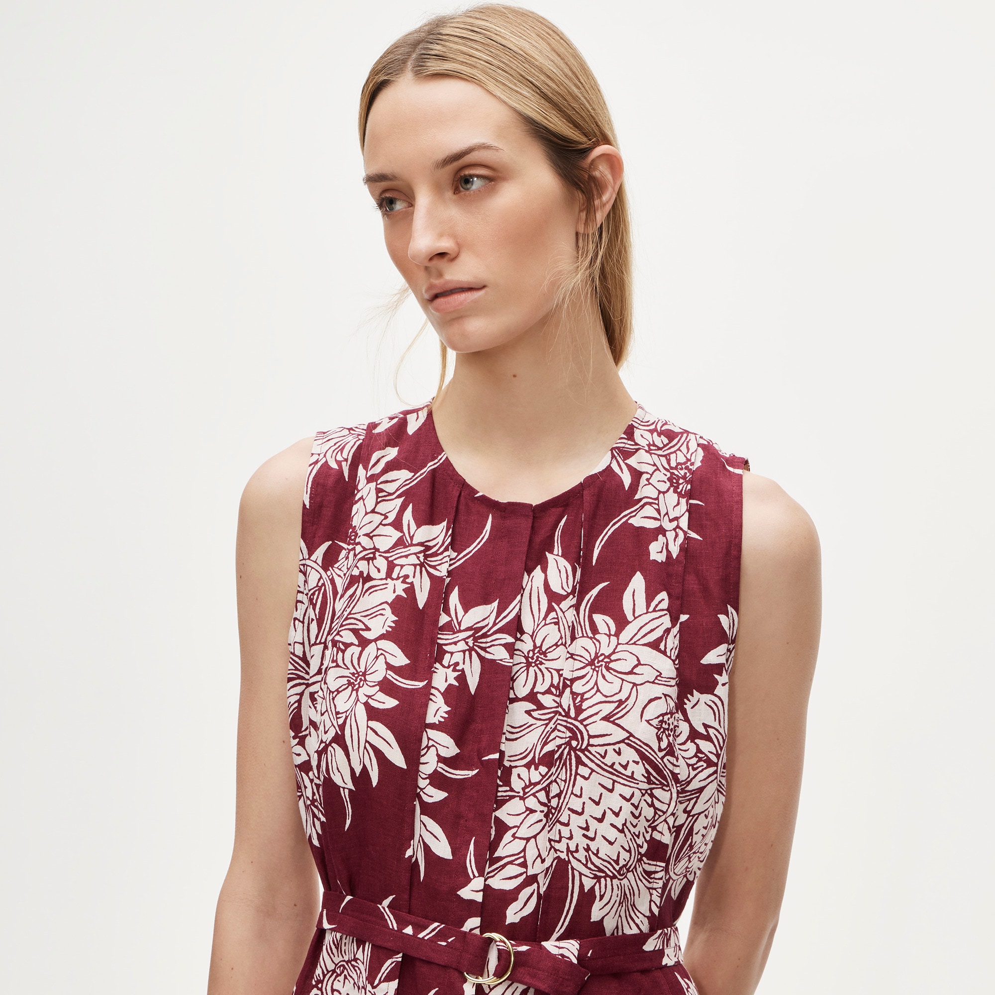Seamed linen dress with removable belt in pineapple garden print