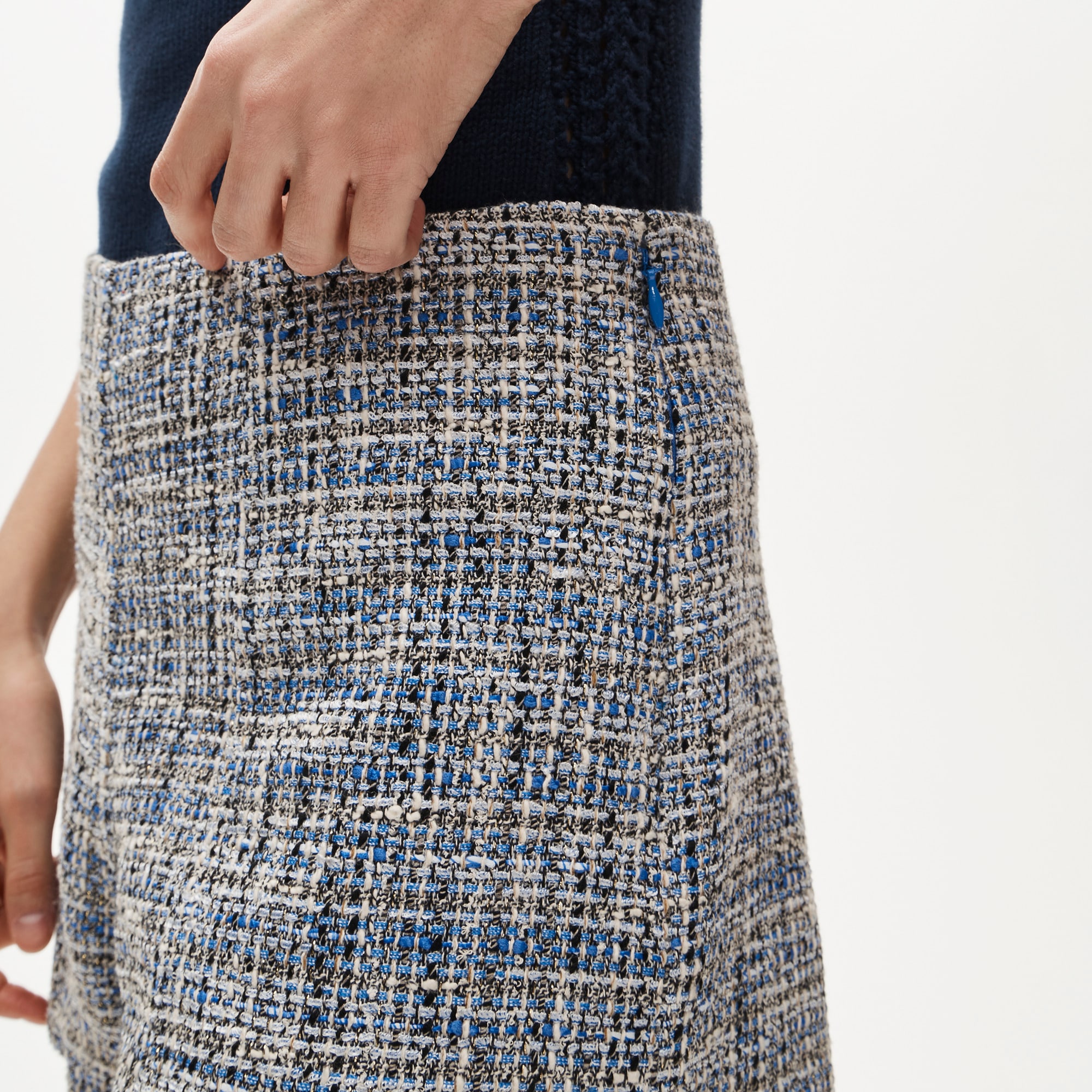 Micro short in textured Italian tweed - image 4